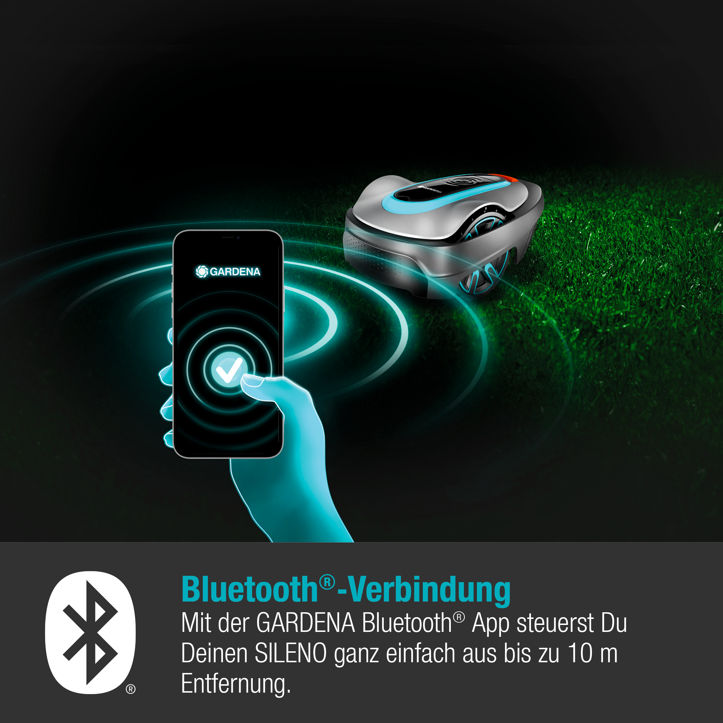 Ręka trzymająca telefon sterujący kosiarką automatyczną na trawie. Tekst: Połączenie Bluetooth.