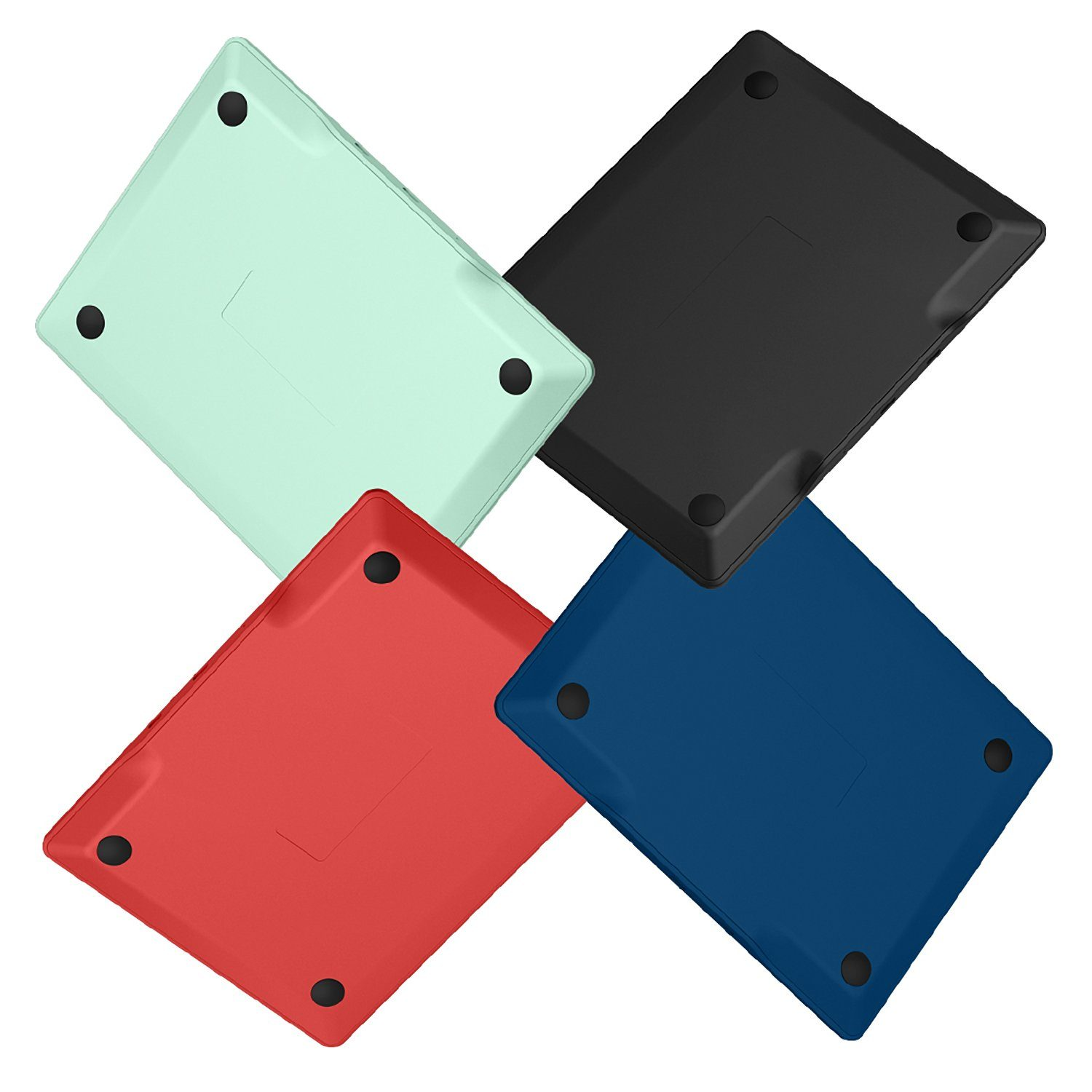 Quattro custodie per laptop di diversi colori, con i fondi rivolti verso l'alto.