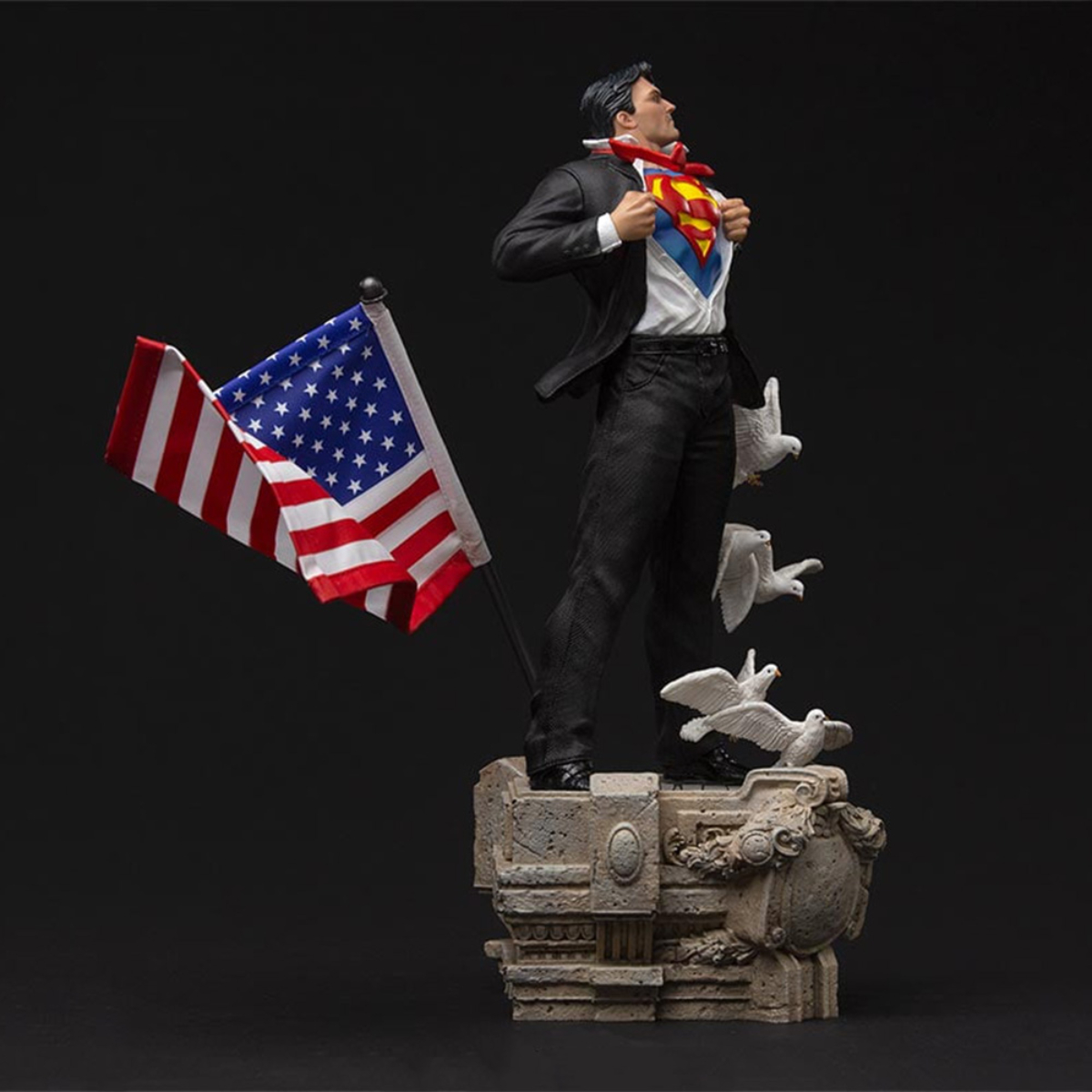 Superman IRON Deluxe 1/10 Kent - STUDIOS Sammelfigur Clark Statue