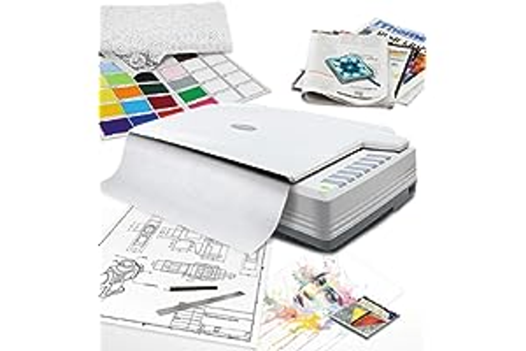 Ein Scanner mit verschiedenen Gegenständen: Farbmuster, Zeichnungen, Dokumente und ein Handtuch.
