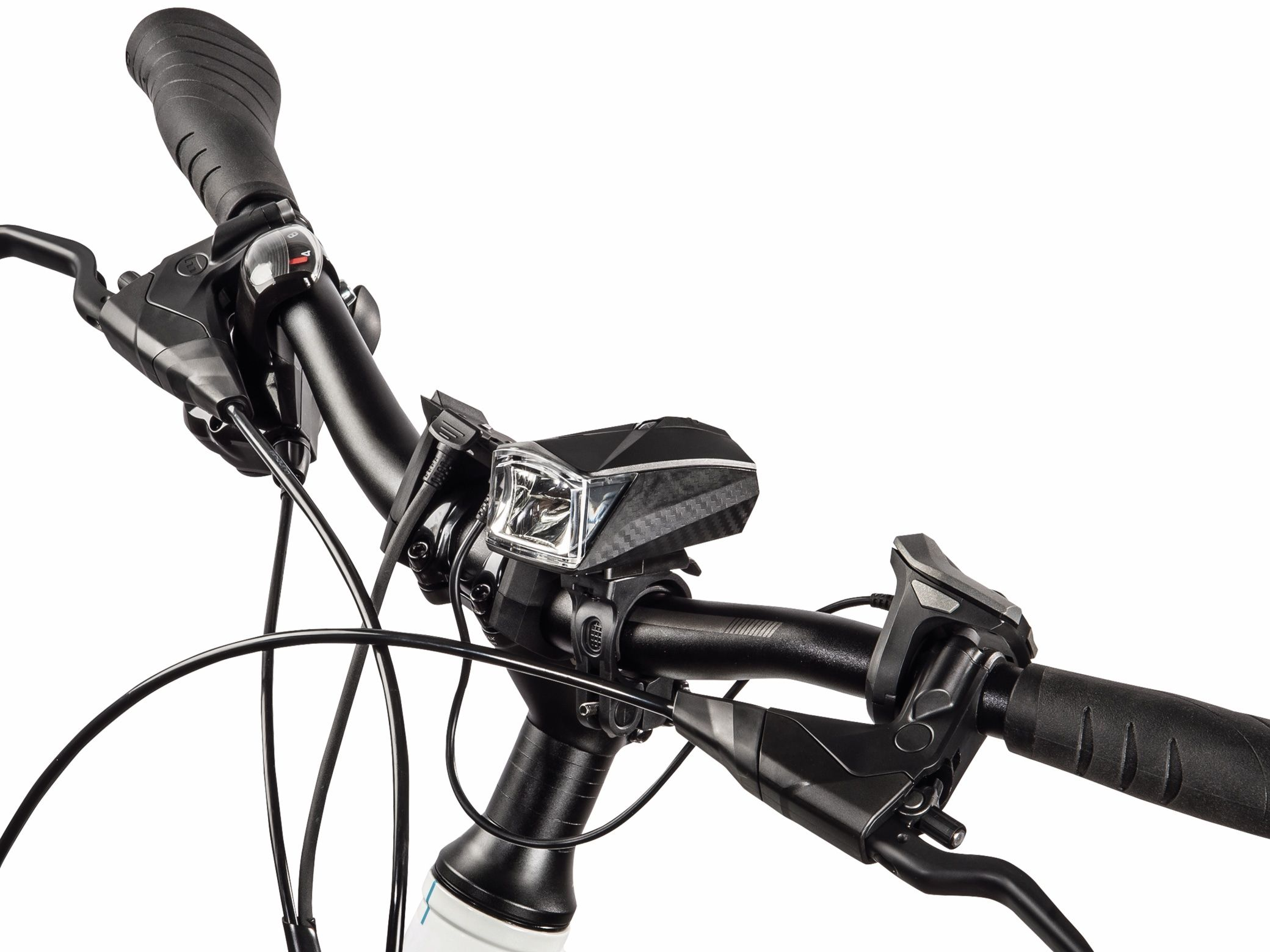 Kierownica roweru ze światłem i elementami sterującymi. Wzór zdominowany przez kolory czarny i srebrny.