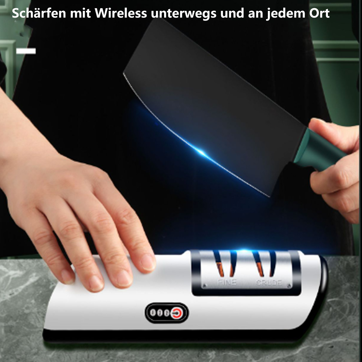 Eine Person schärft ein schwarzes Messer auf einem weißen und schwarzen Schärfer, mit deutschem Text.