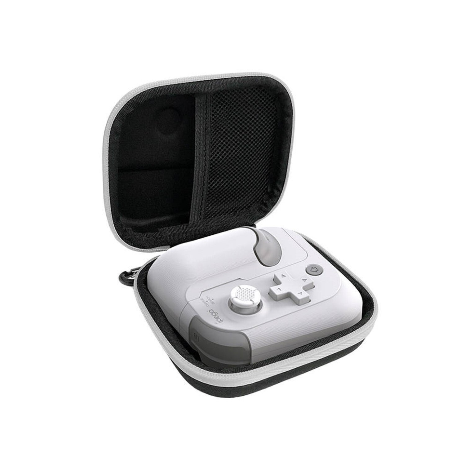 Weißer Gamecontroller in offenem Koffer. Der Koffer ist schwarz und weiß.