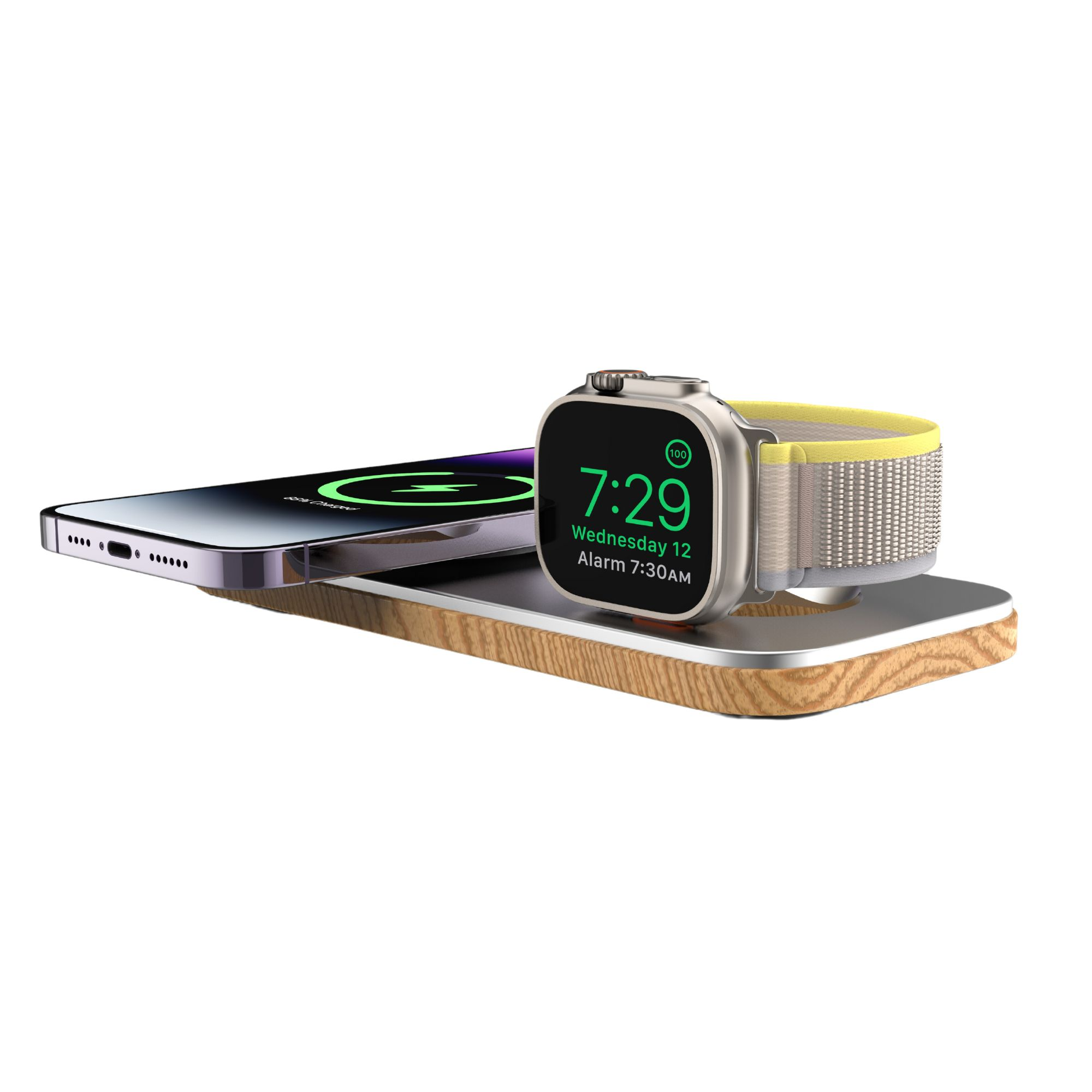 Telefono e smartwatch su un tappetino di ricarica in legno, sfondo bianco, in carica.