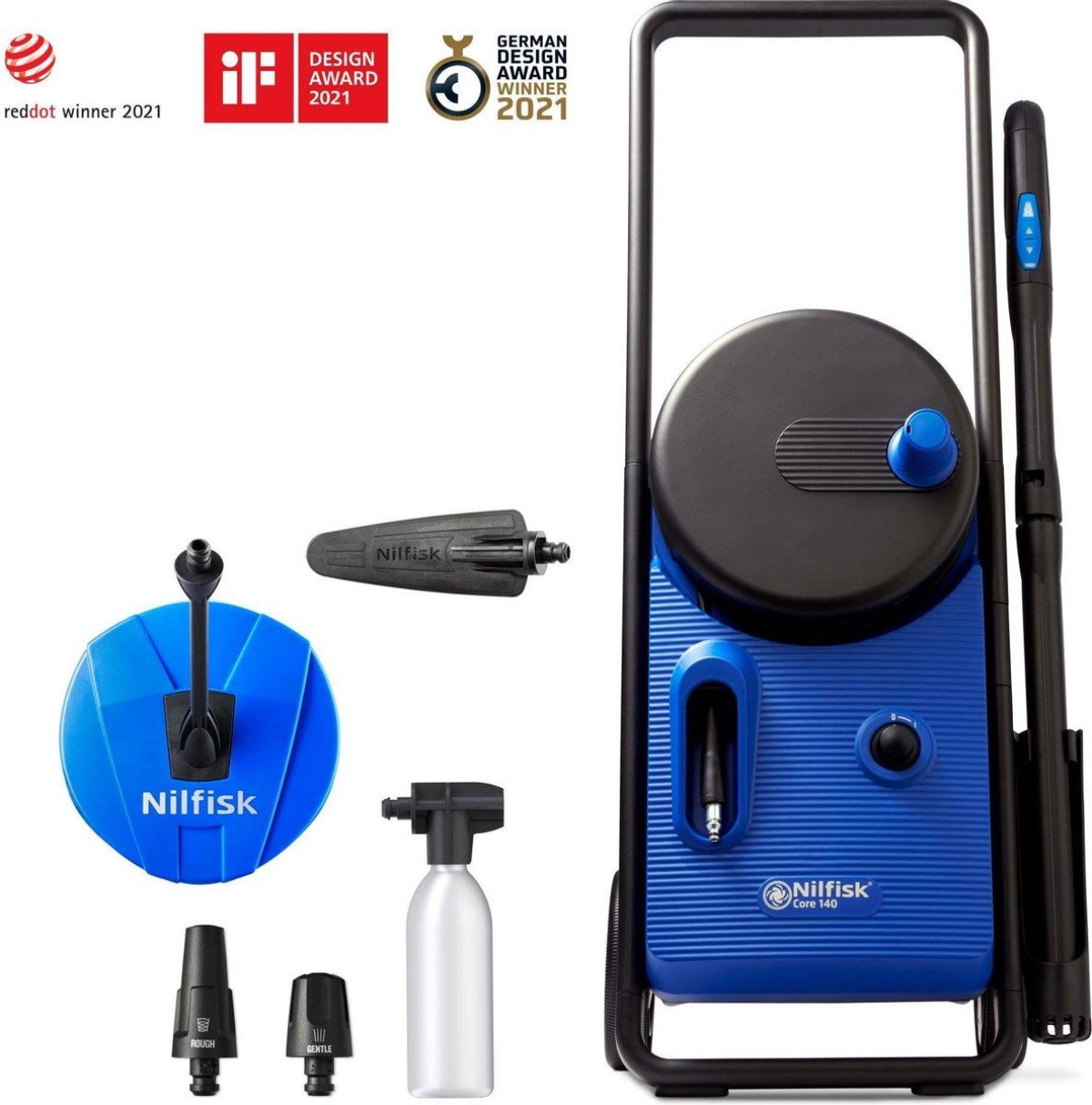 Niebieska myjka ciśnieniowa Nilfisk Core 140 z akcesoriami, w tym dyszami natryskowymi i spryskiwaczem piany.