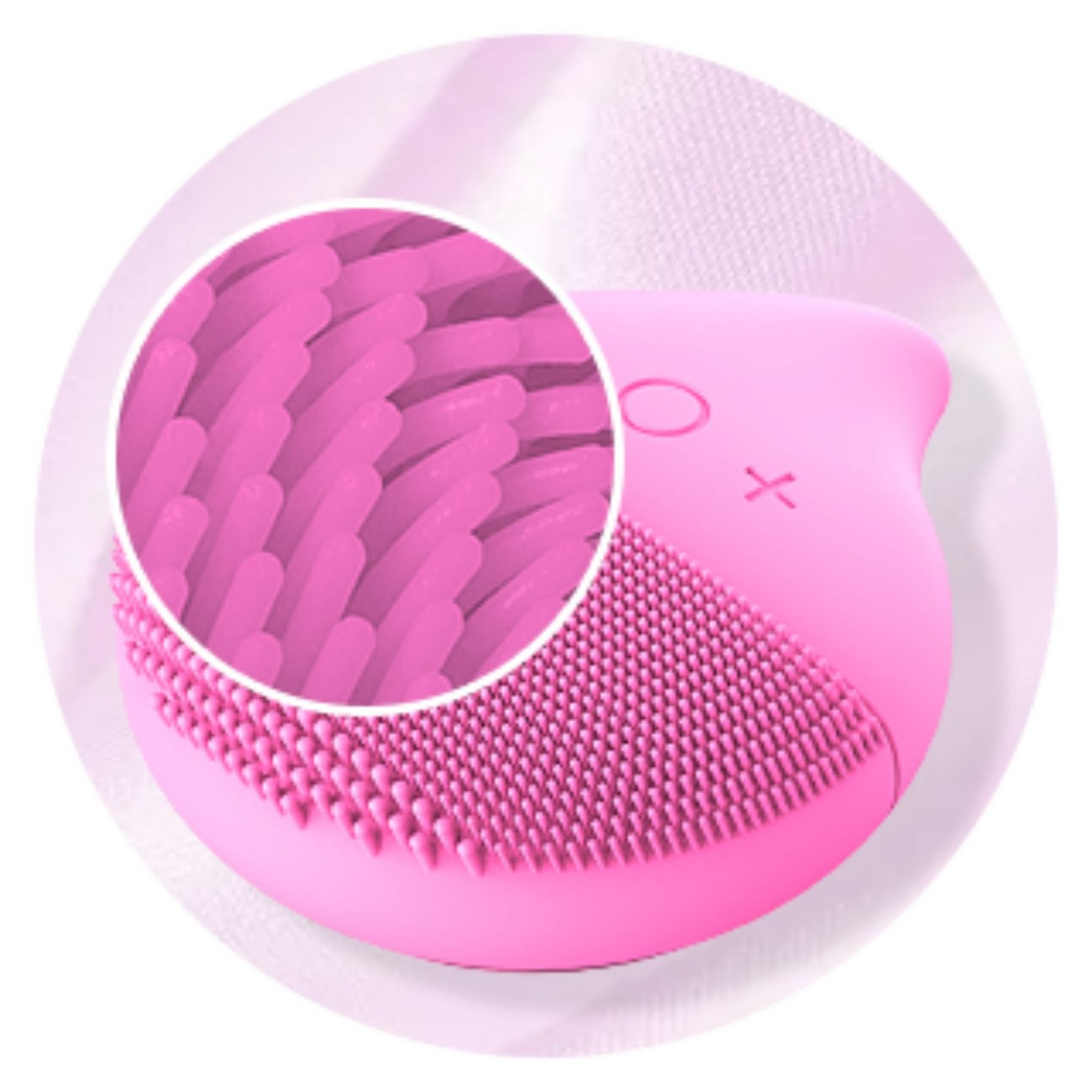 Dispositivo de limpieza facial rosa con una superficie similar a un cepillo. Un primer plano muestra las cerdas en un círculo.