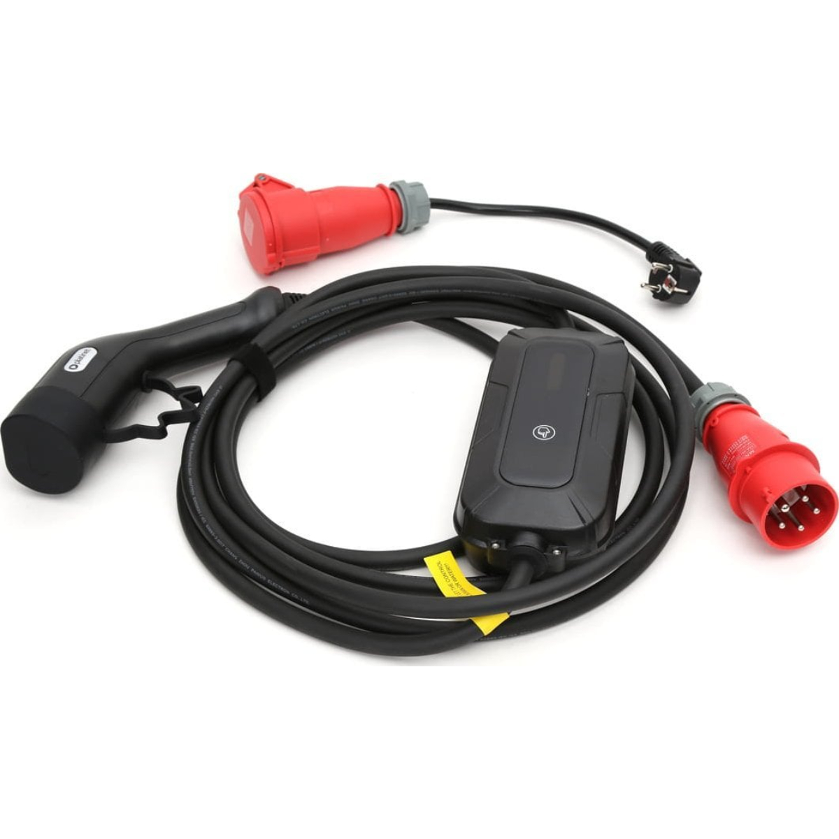 Cavo di ricarica nero per veicoli elettrici. Include connettore di ricarica e adattatore. Isolato su bianco.