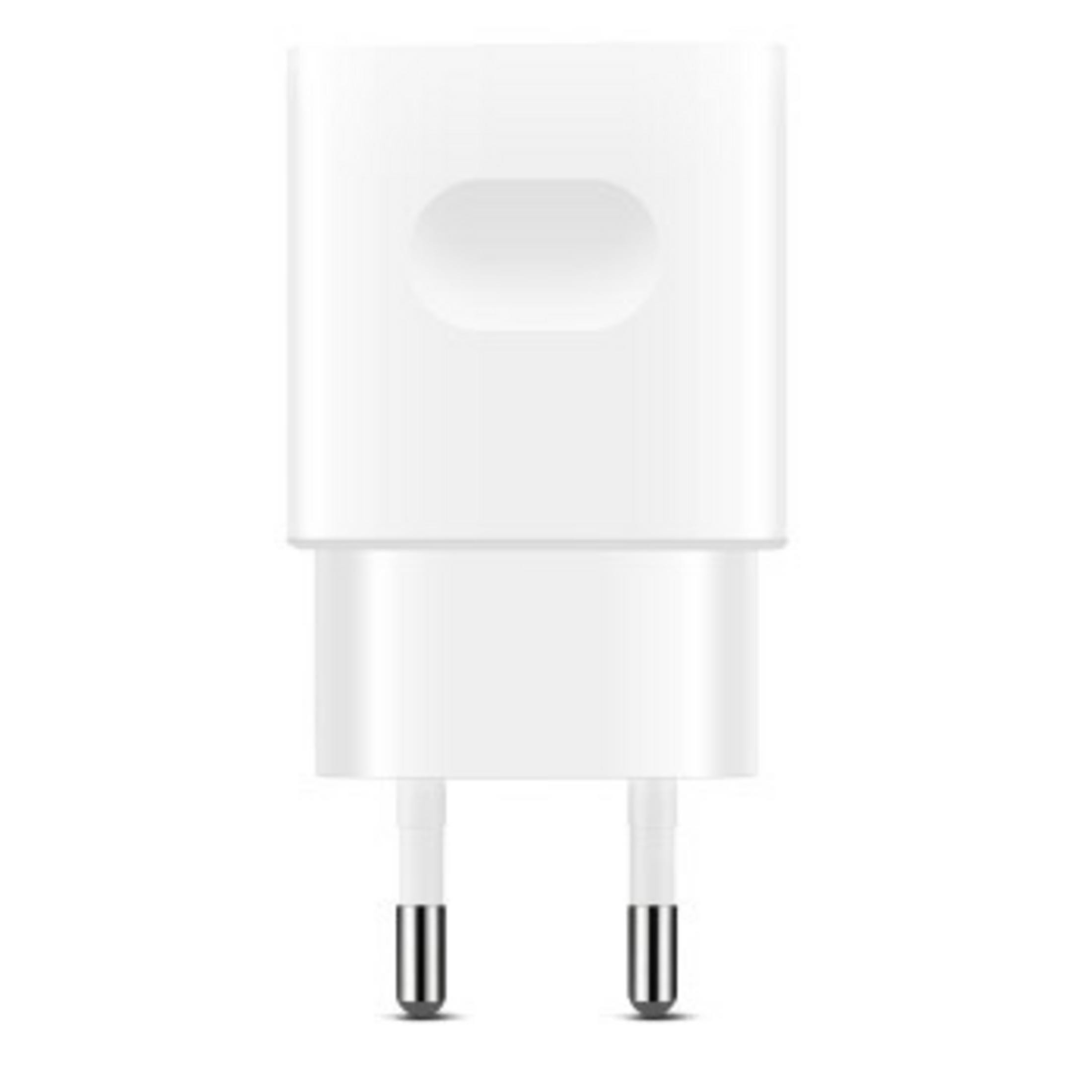 Adattatore di alimentazione bianco con due pin, vista frontale, sfondo bianco.