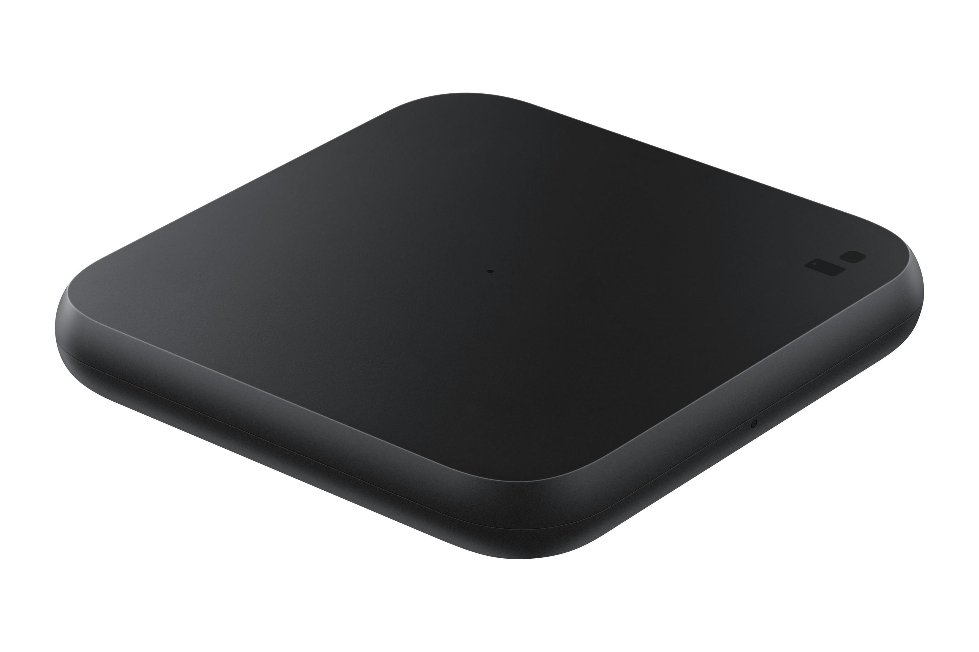 Ein schwarzes, quadratisches kabelloses Ladegerät. Es hat eine abgerundete Kante, mit dem Samsung-Logo. Weißer Hintergrund.