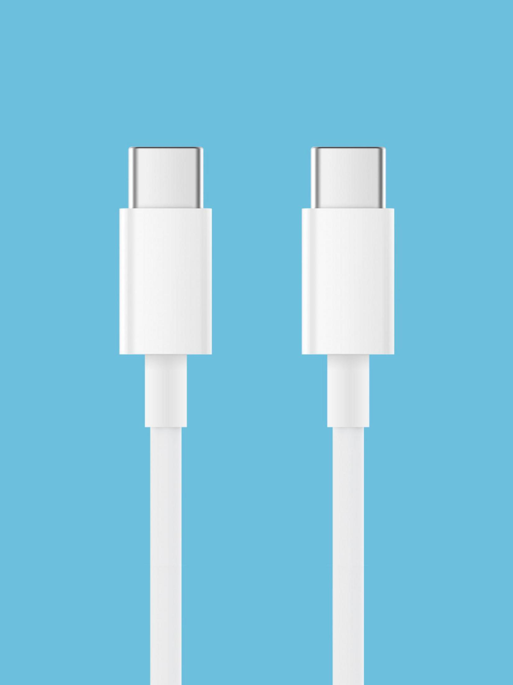 Zwei weiße USB-C-Kabel auf blauem Hintergrund. Jedes Kabel hat an jedem Ende einen weißen Stecker.
