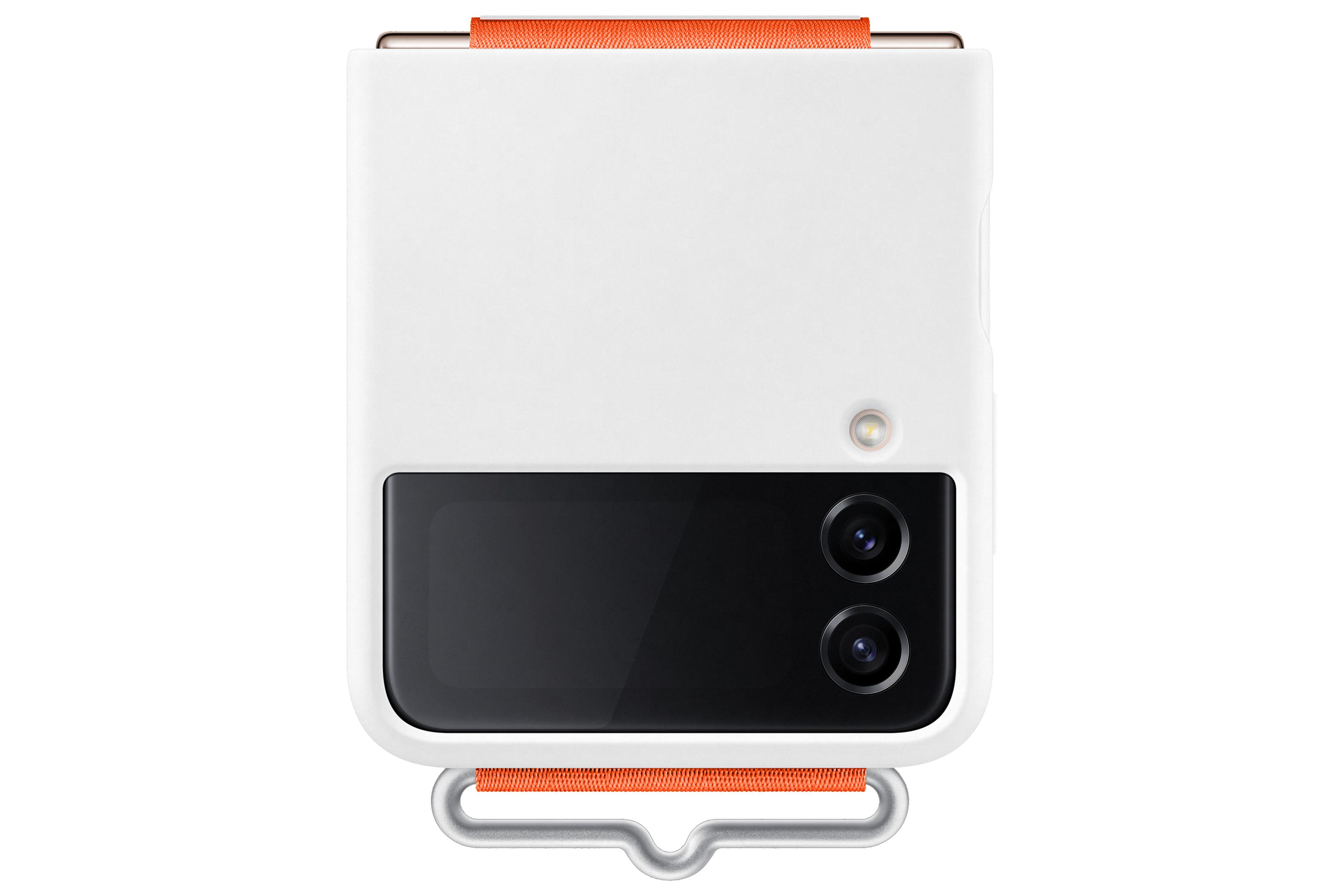 Weißes Handy, geschlossen, gefaltet. Hat einen orangefarbenen Riemen. Zwei Kameralinsen.