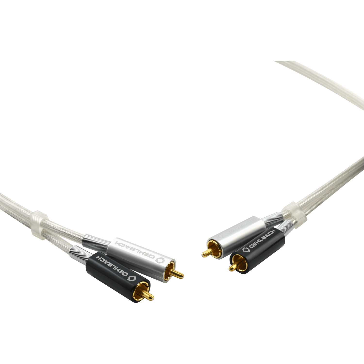 Zwei Audiokabel mit vergoldeten Steckern. Schwarzer Hintergrund.