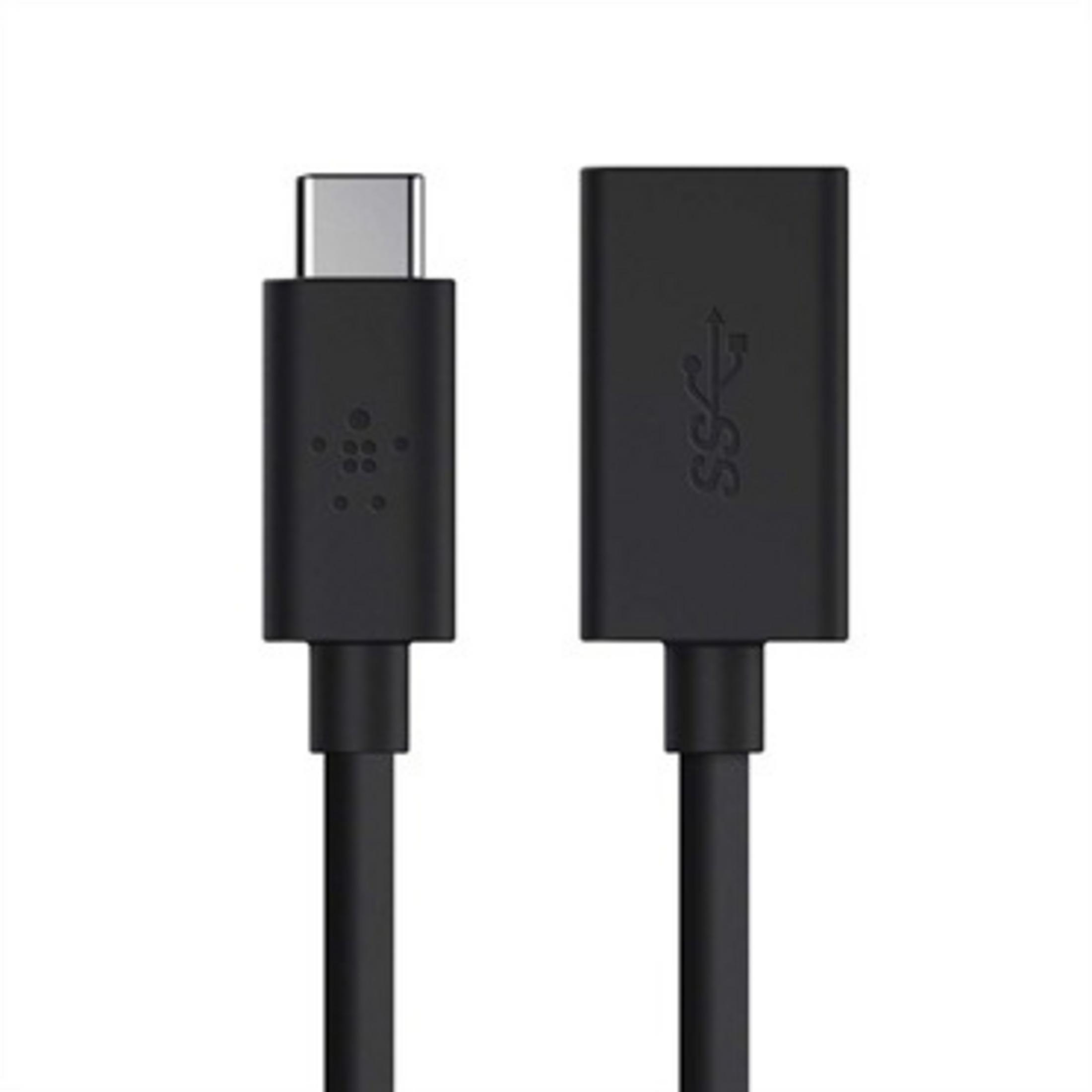 Dos cables negros Belkin USB-C a USB-A. Uno tiene un conector USB-C y el otro un conector USB-A.
