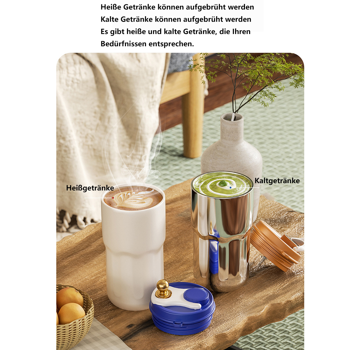 Eine Kaffeetasse und ein Stahlbecher. Heiße und kalte Getränke auf einem Holztablett.