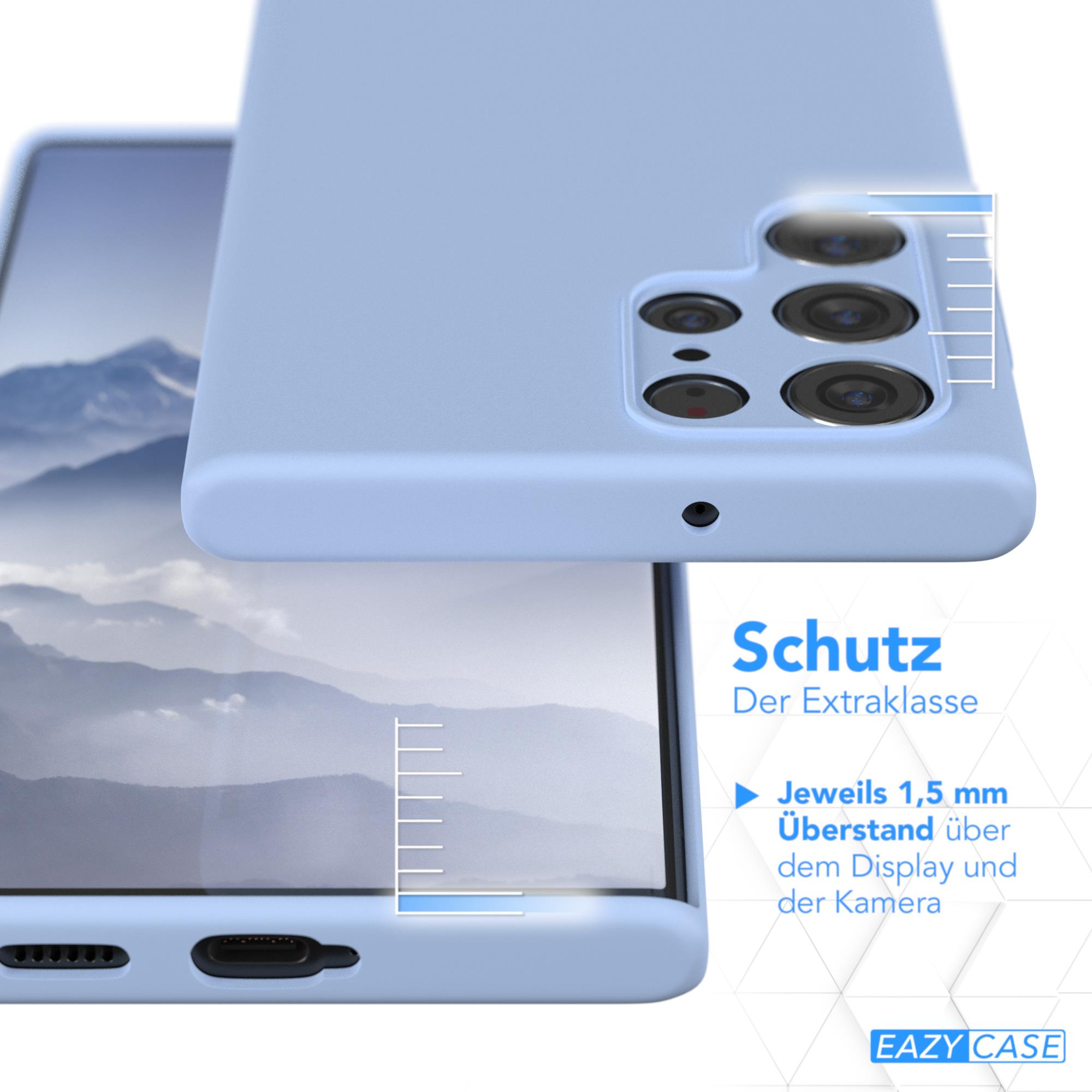 Hellblaue Handyhülle, Nahaufnahme, mit Telefon darin. Weißer Hintergrund.
