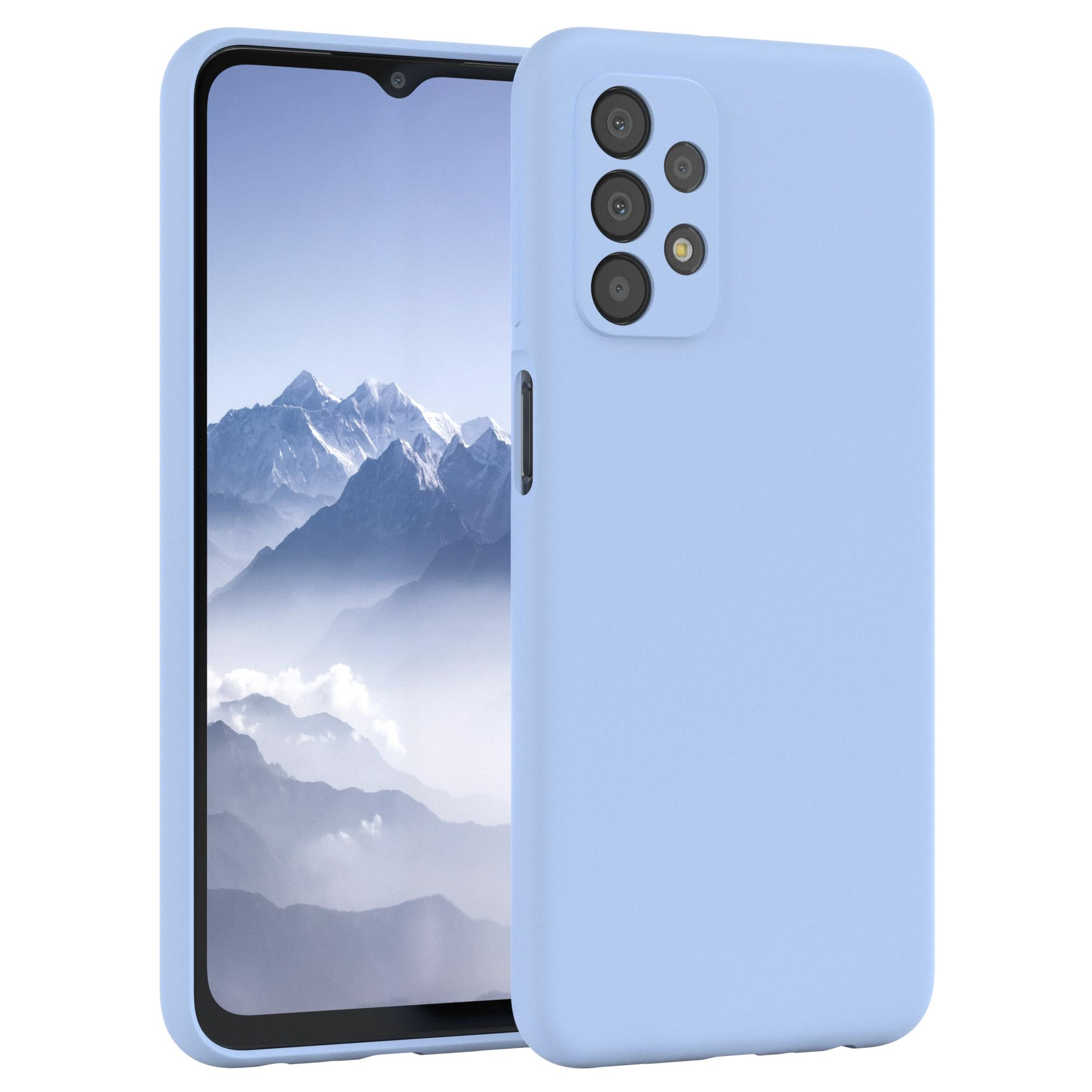 Hellblaue Handyhülle, mit Telefon darin. Weißer Hintergrund.