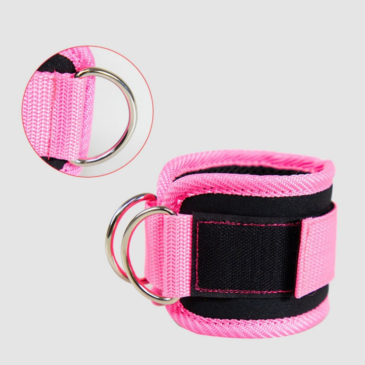 Różowe i czarne paski na kostki z metalowymi pierścieniami, zbliżenie i widok z boku.