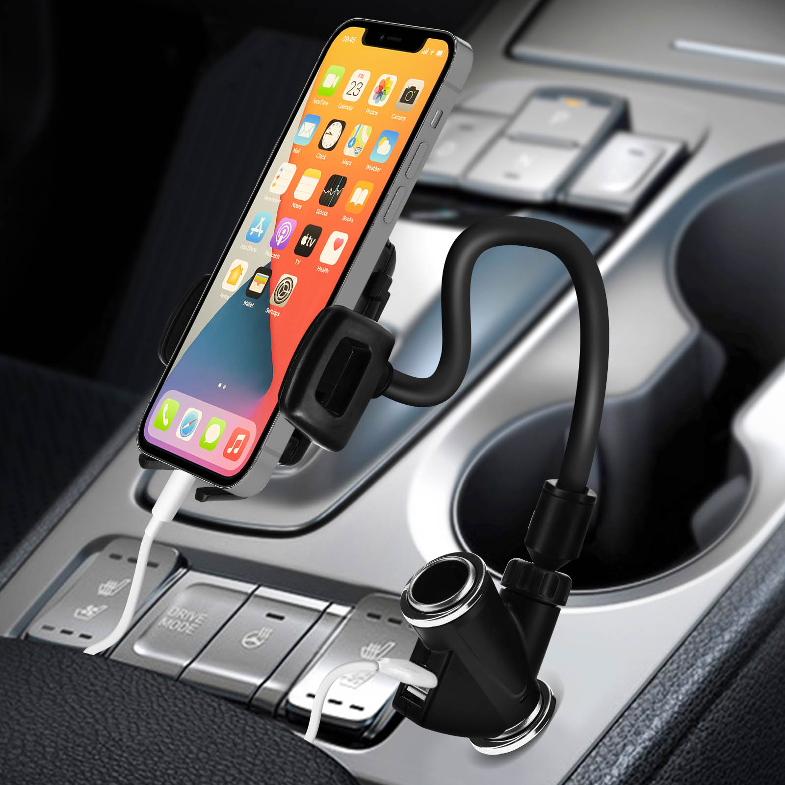 Interni auto con telefono montato su braccio flessibile, in carica, con interfaccia di navigazione.
