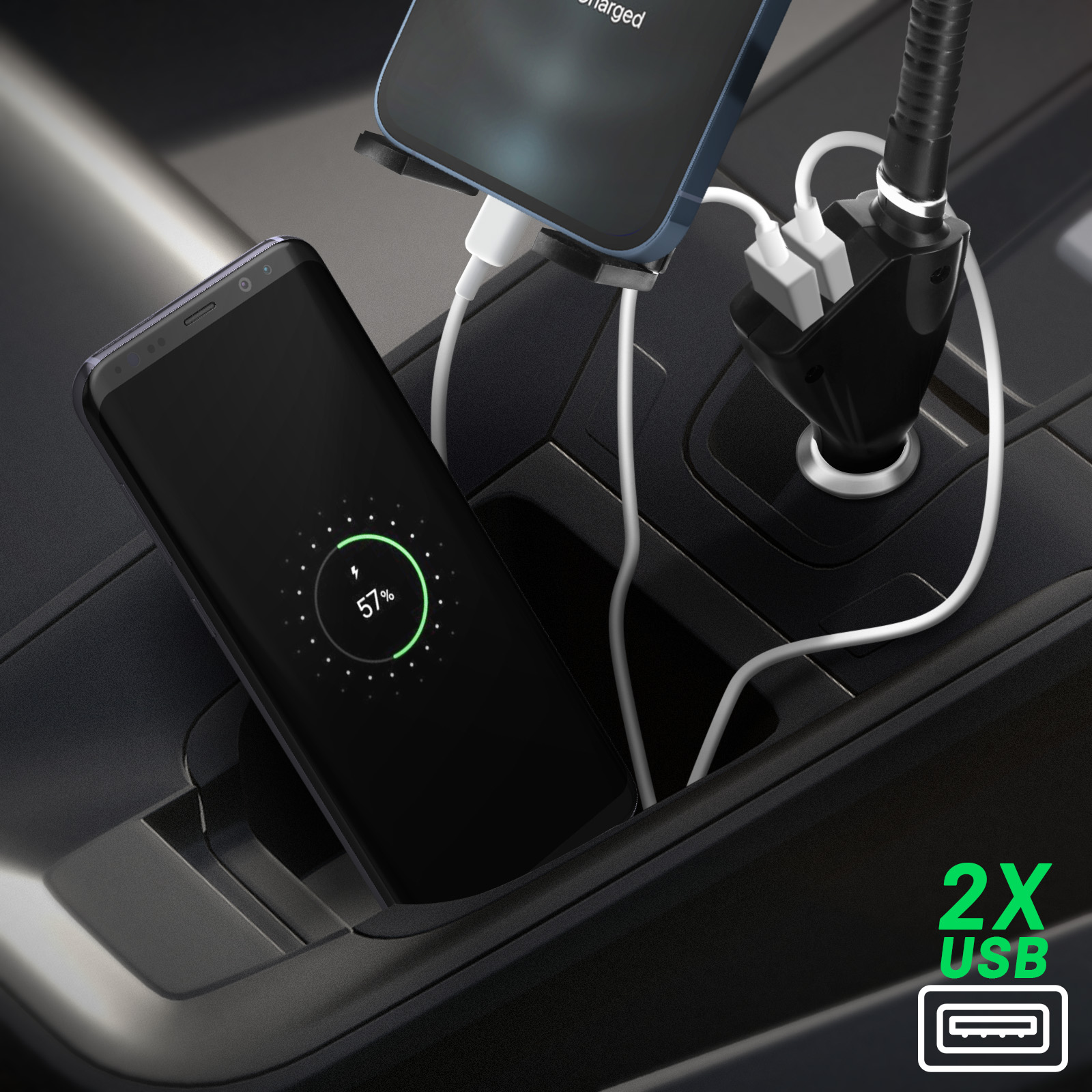 Autoladegerät mit zwei ladenden Telefonen, 57% Ladung sichtbar, schwarzer Innenraum.