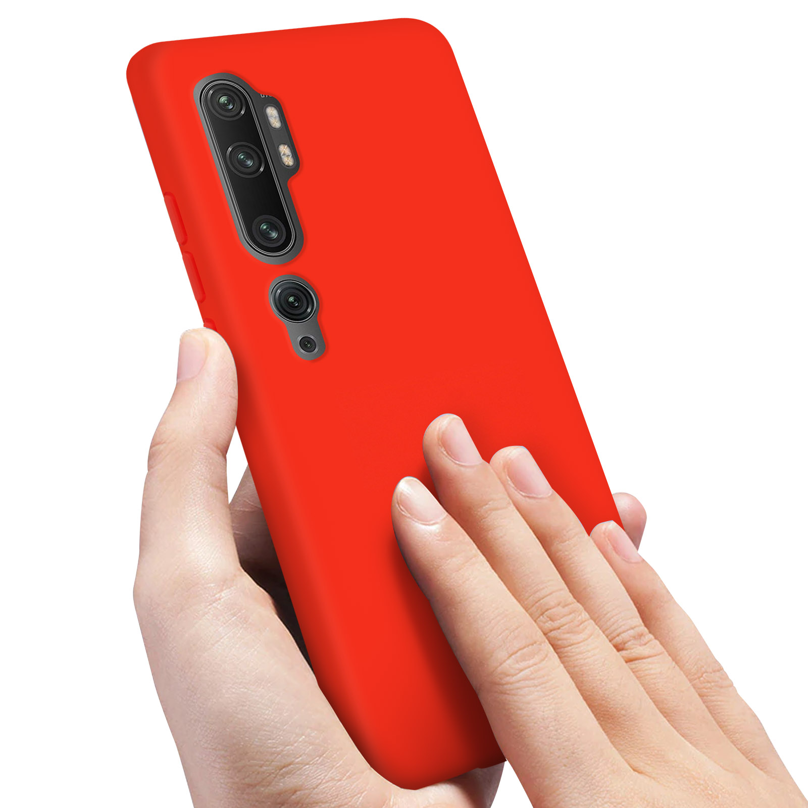 Mano che tiene una custodia rossa con lenti della fotocamera.