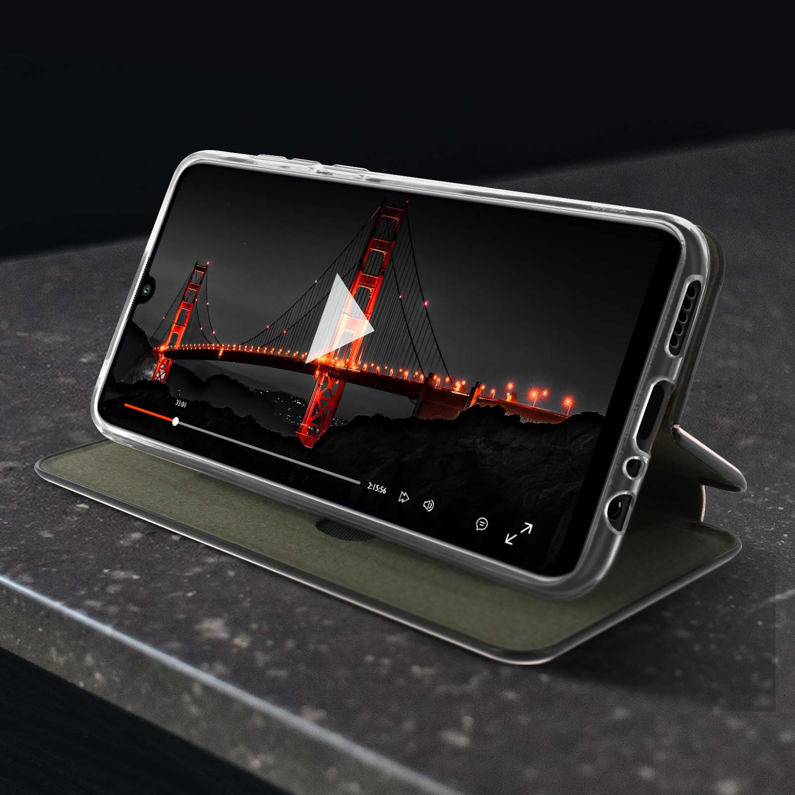 Telefon mit klarer Hülle, zeigt Brückenvideo, auf Ständer.