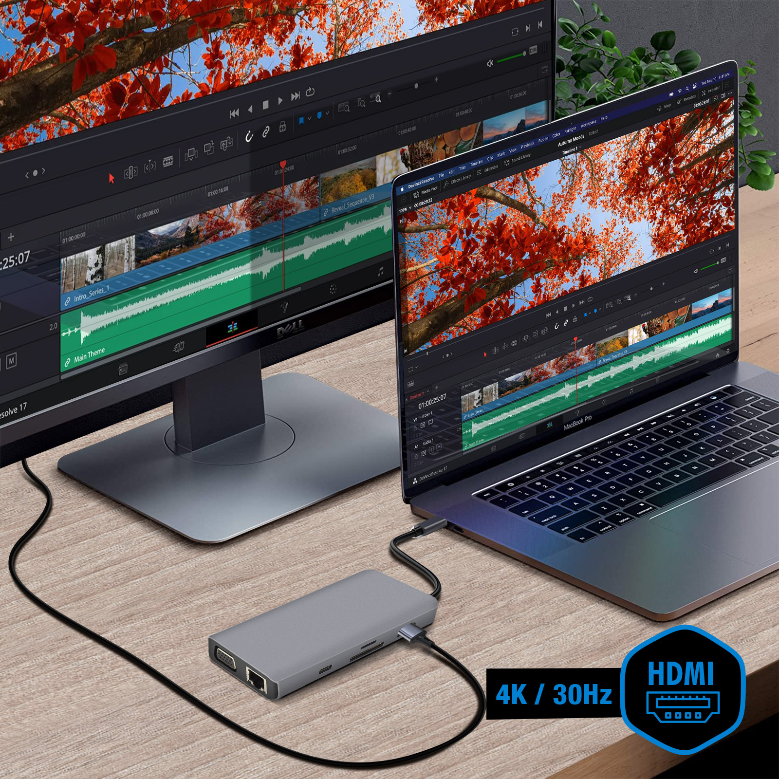Un laptop e un monitor che mostrano software di editing video, collegati a un hub grigio. Etichetta HDMI.