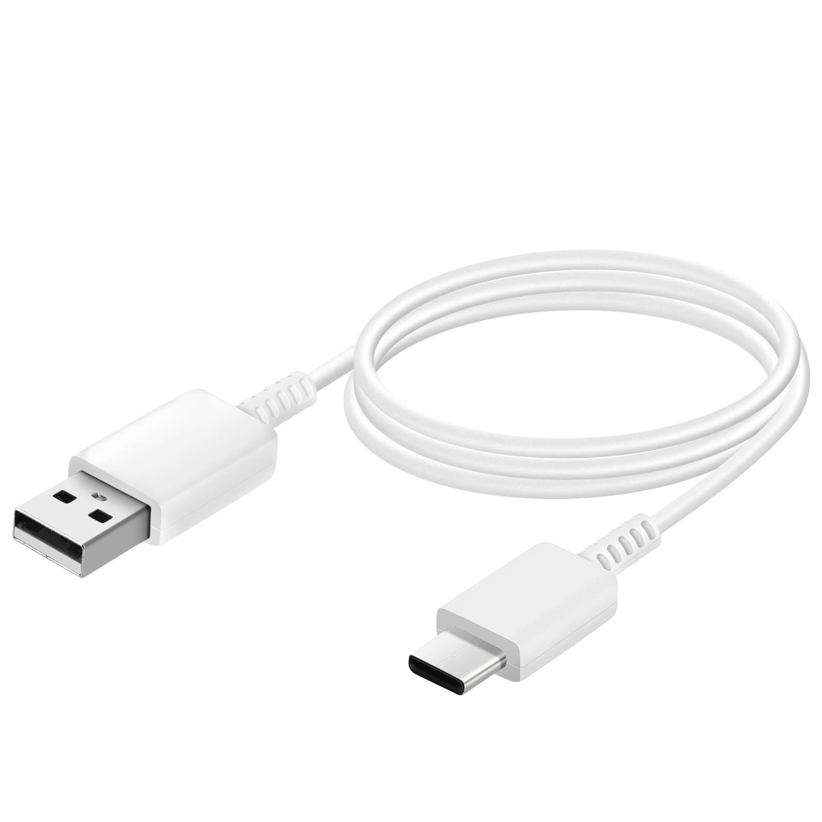 Un cavo USB bianco con connettore USB-A e USB-C su sfondo bianco.