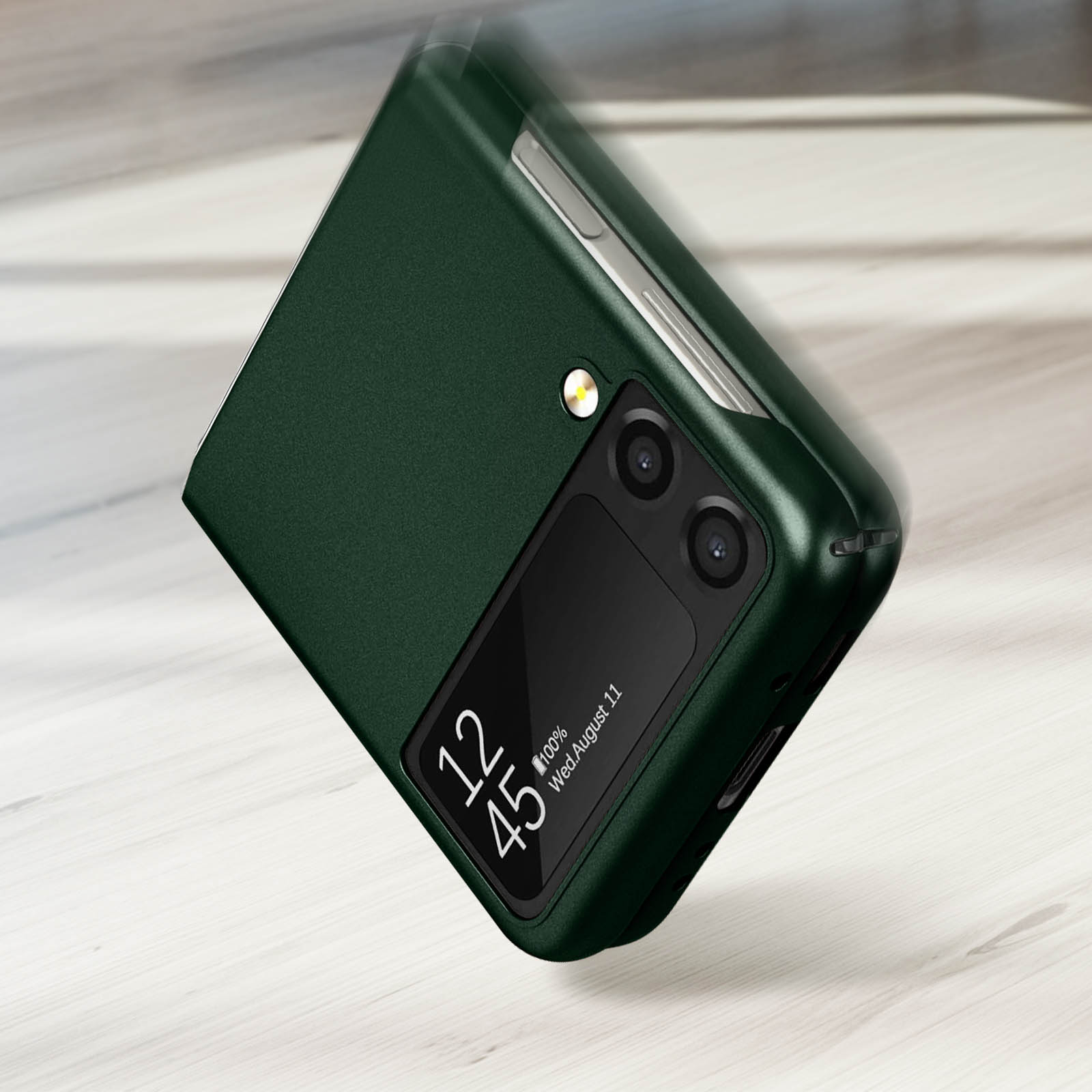 Custodia verde con modulo fotocamera e piccolo schermo che mostra ora e data.