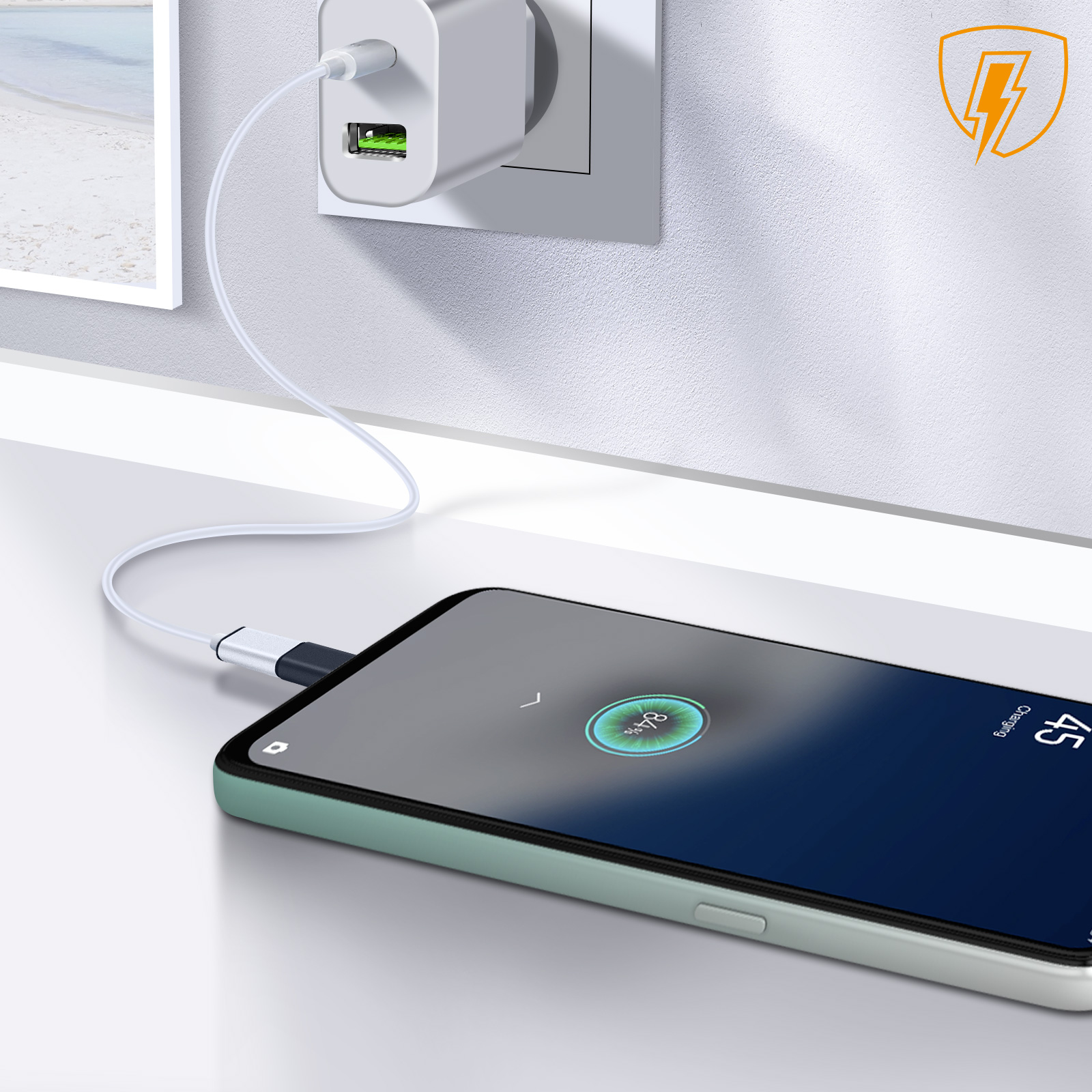 Un téléphone se chargeant avec un chargeur dans une prise murale. L'écran affiche le pourcentage de charge.