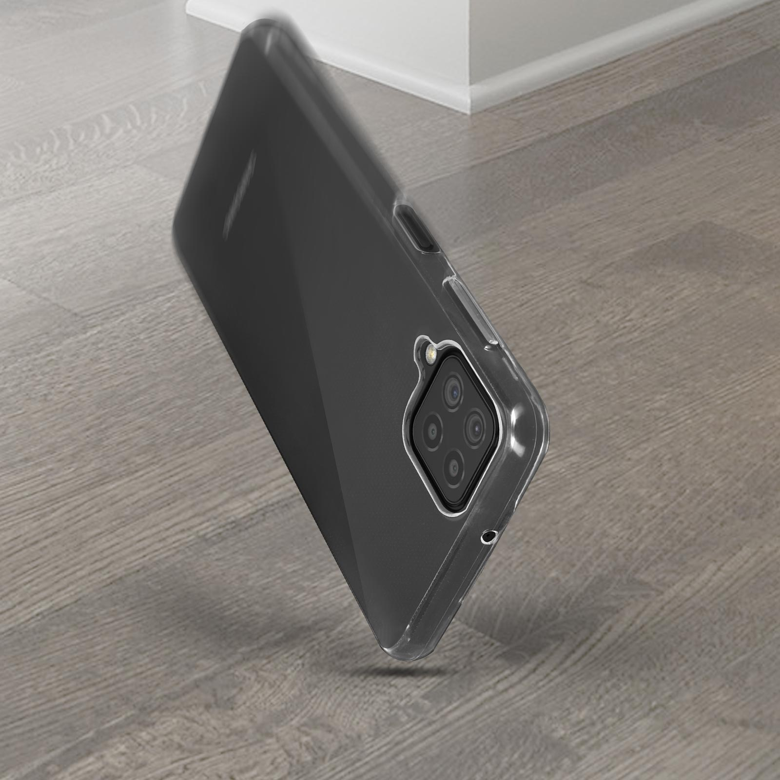 Una custodia trasparente per telefono su un pavimento in legno. Il telefono è visibile all'interno.