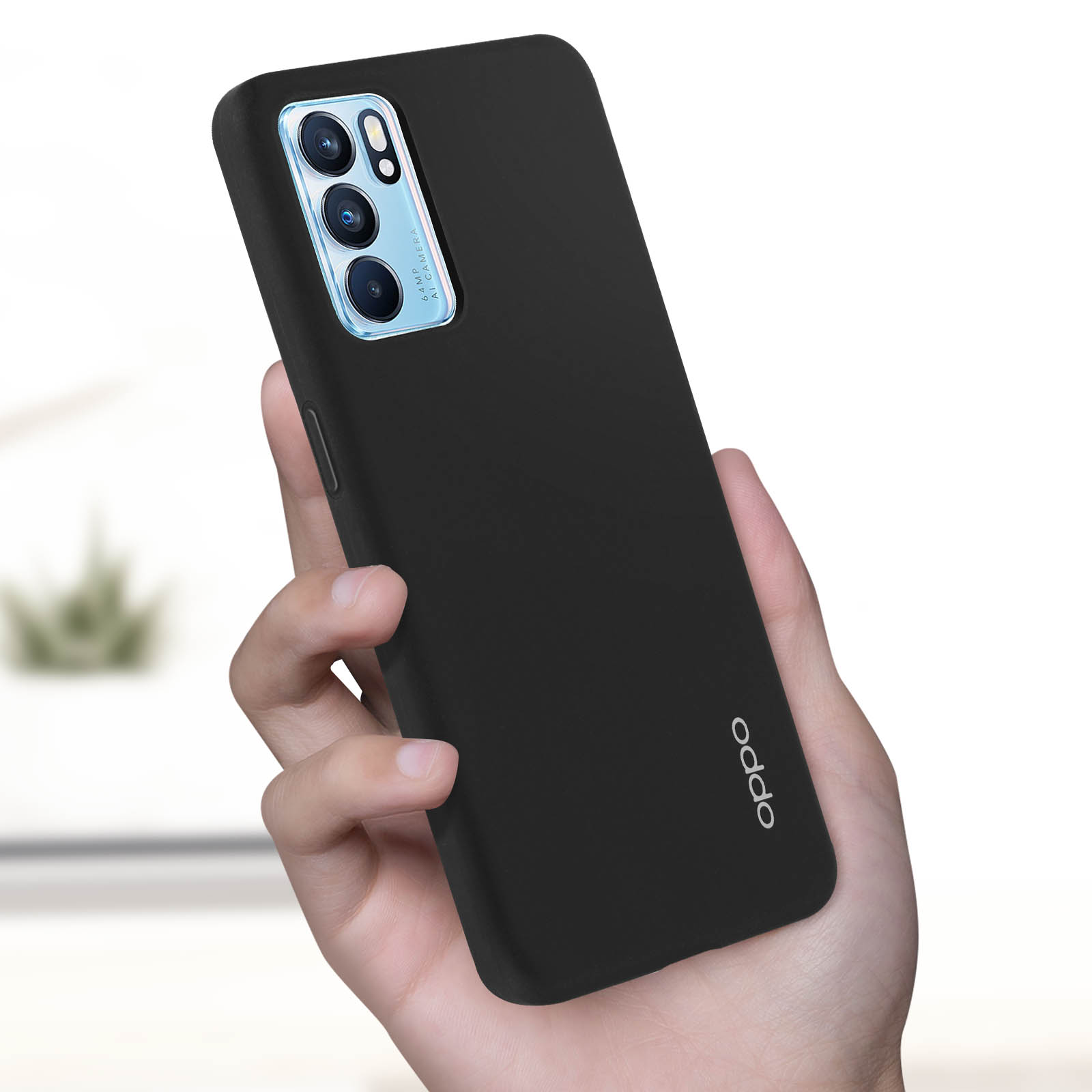 Custodia nera per telefono in mano. Logo 'oppo' sul telefono.