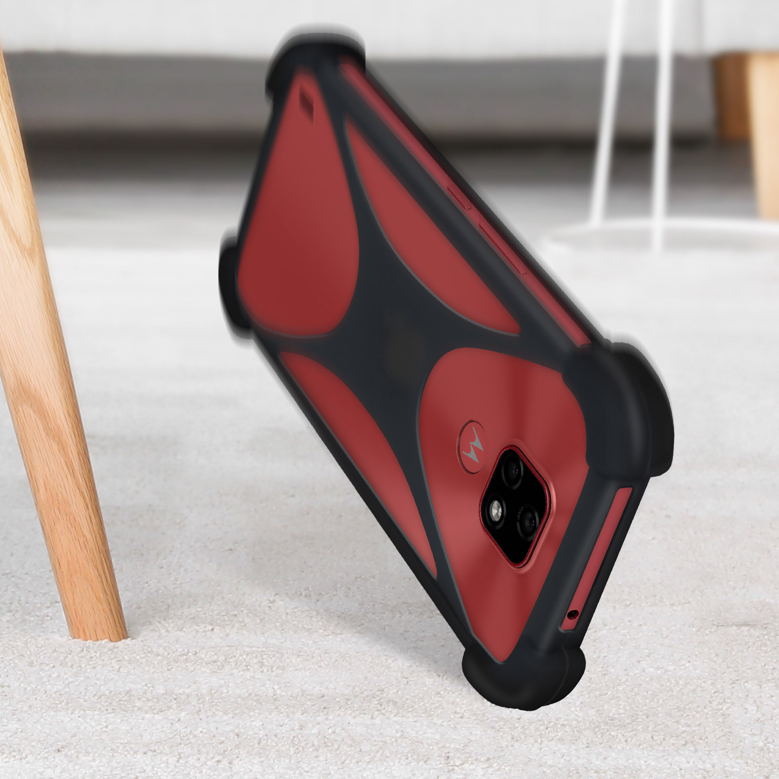 Ein Telefon in einer rot-schwarzen Hülle, das auf einer Oberfläche liegt.