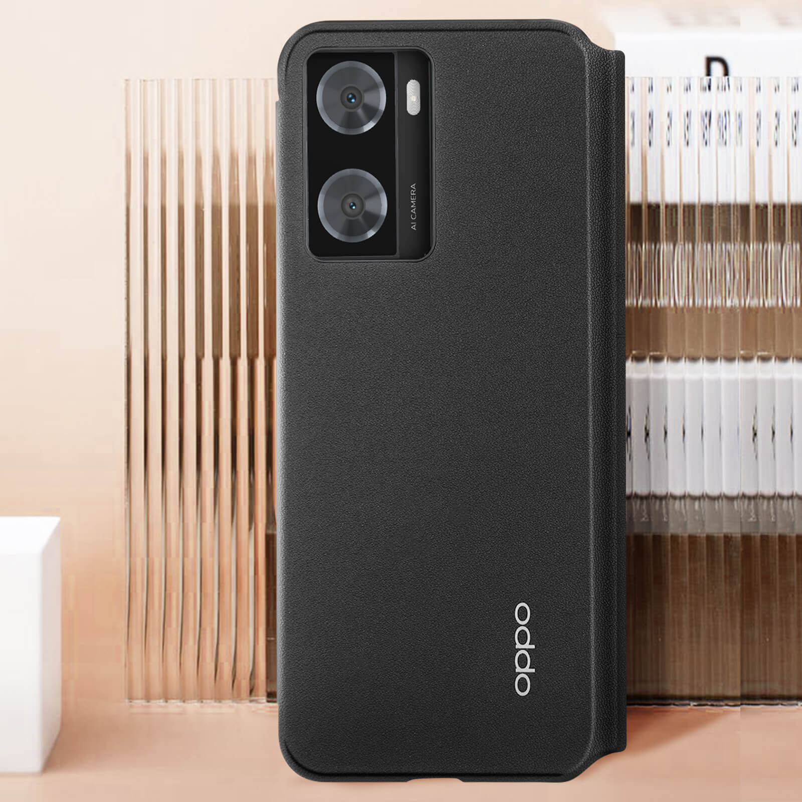 Custodia per telefono nera con doppia fotocamera e logo Oppo. Sfondo di vetro.
