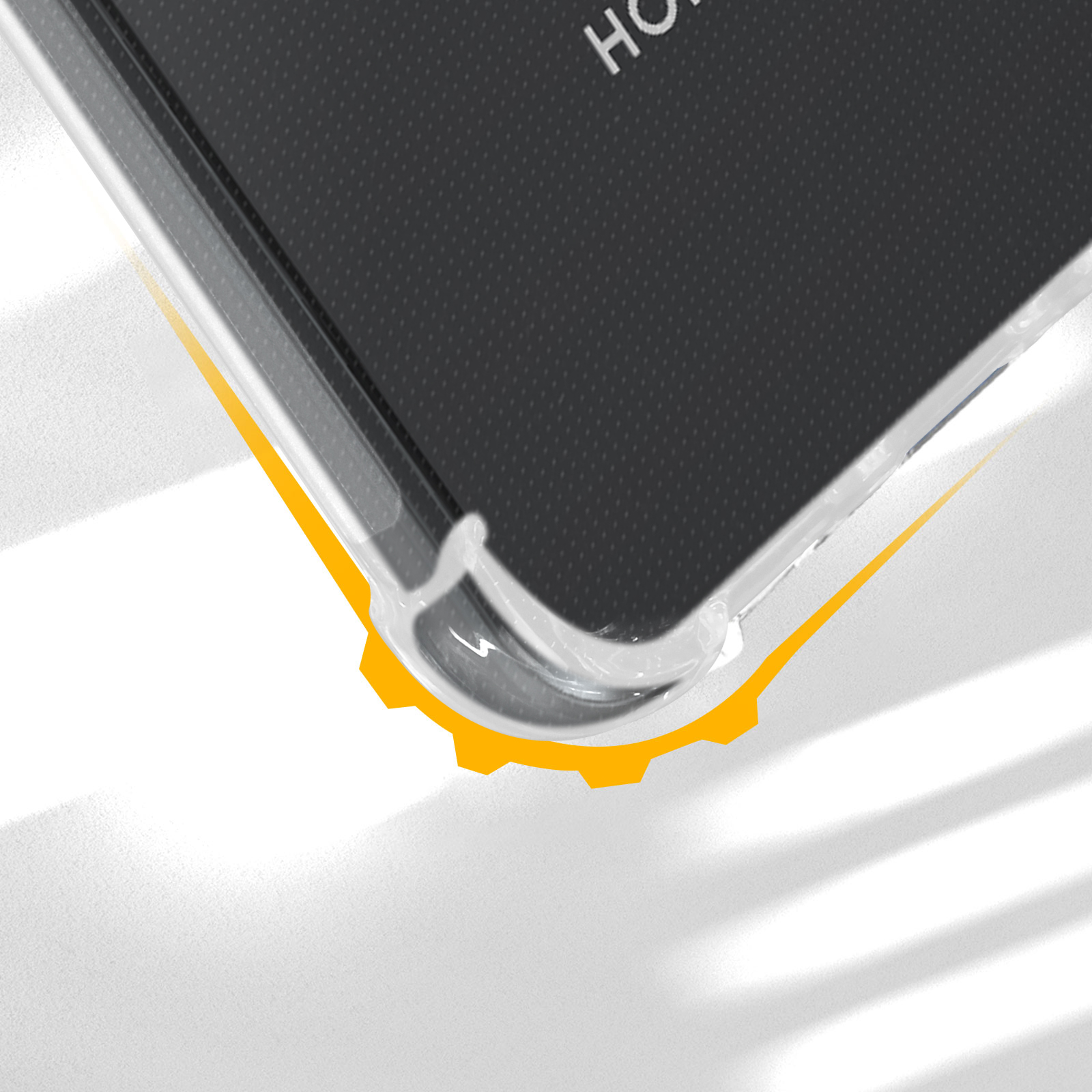 Primo piano di un angolo di custodia del telefono, con accento giallo. La custodia è trasparente e ha una superficie strutturata.