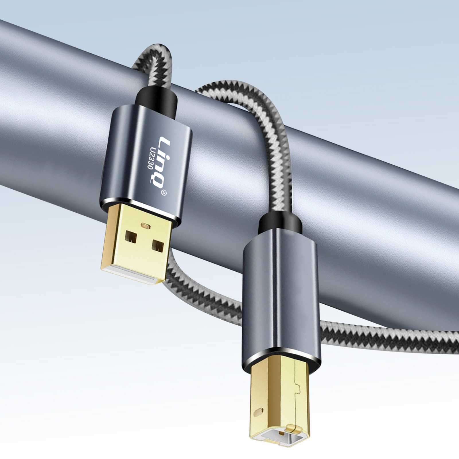 Cavo USB con treccia grigia e nera, connettori su entrambe le estremità.