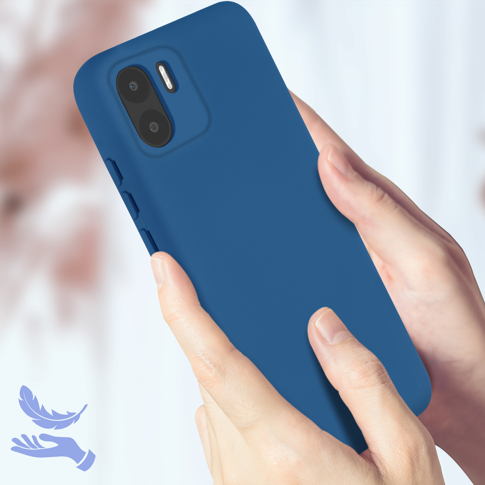 Handen houden een donkerblauwe telefoonhoes vast. Een veerpictogram en tekst staan linksonder.