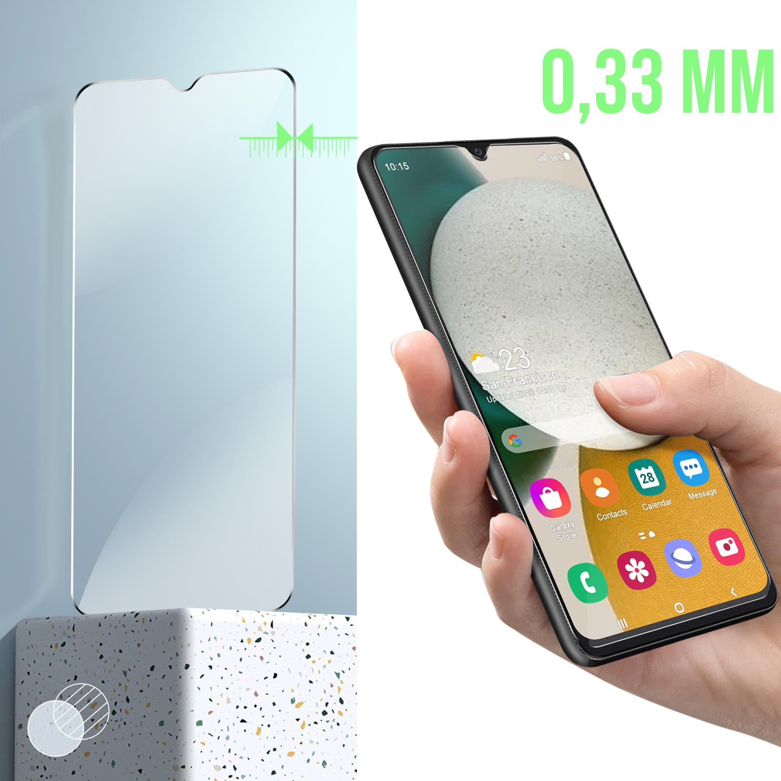 Téléphone avec protecteur d'écran, tenu par une main, montrant l'écran, avec un fond blanc.