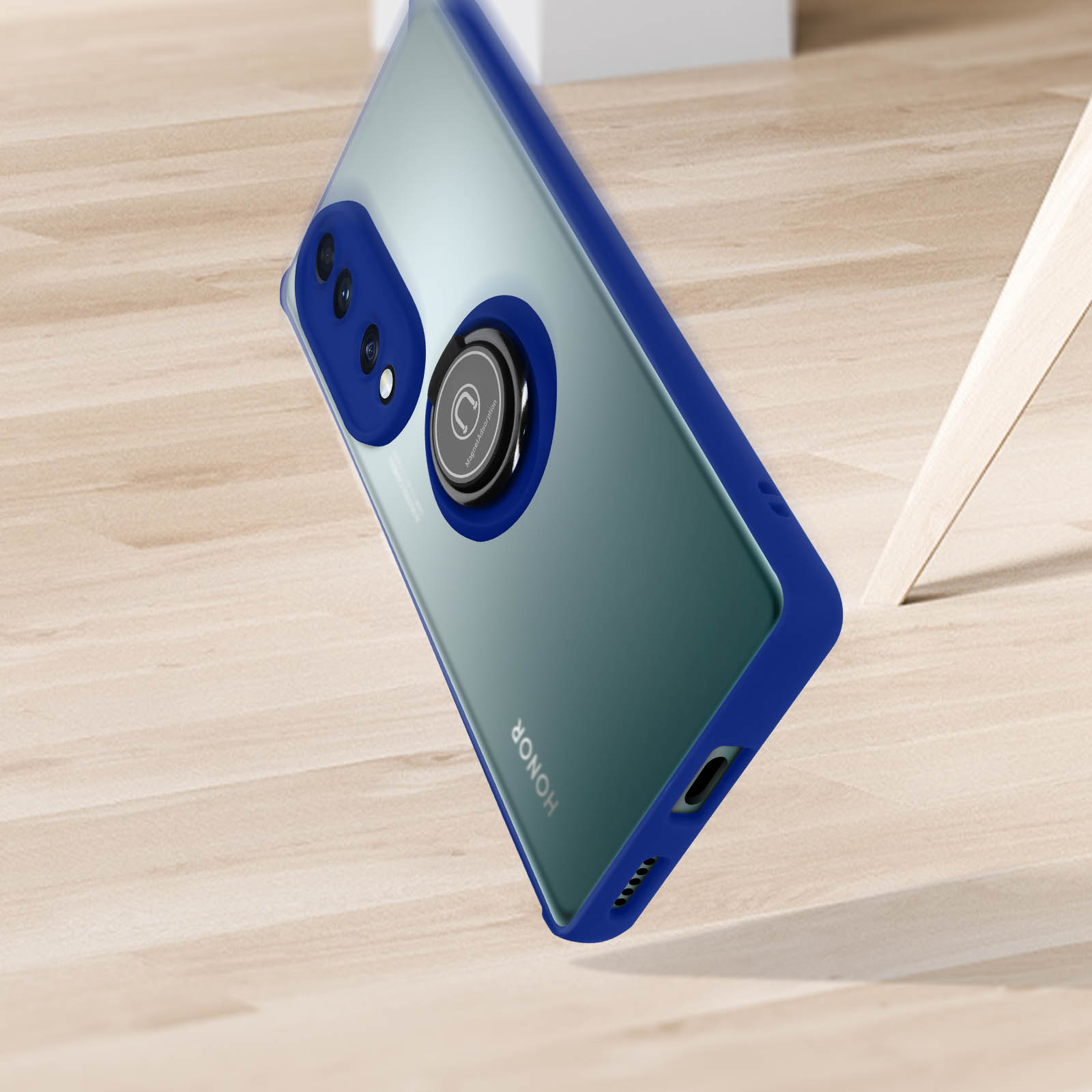 Custodia per telefono con bordo blu e anello, telefono all'interno. Sfondo in legno.
