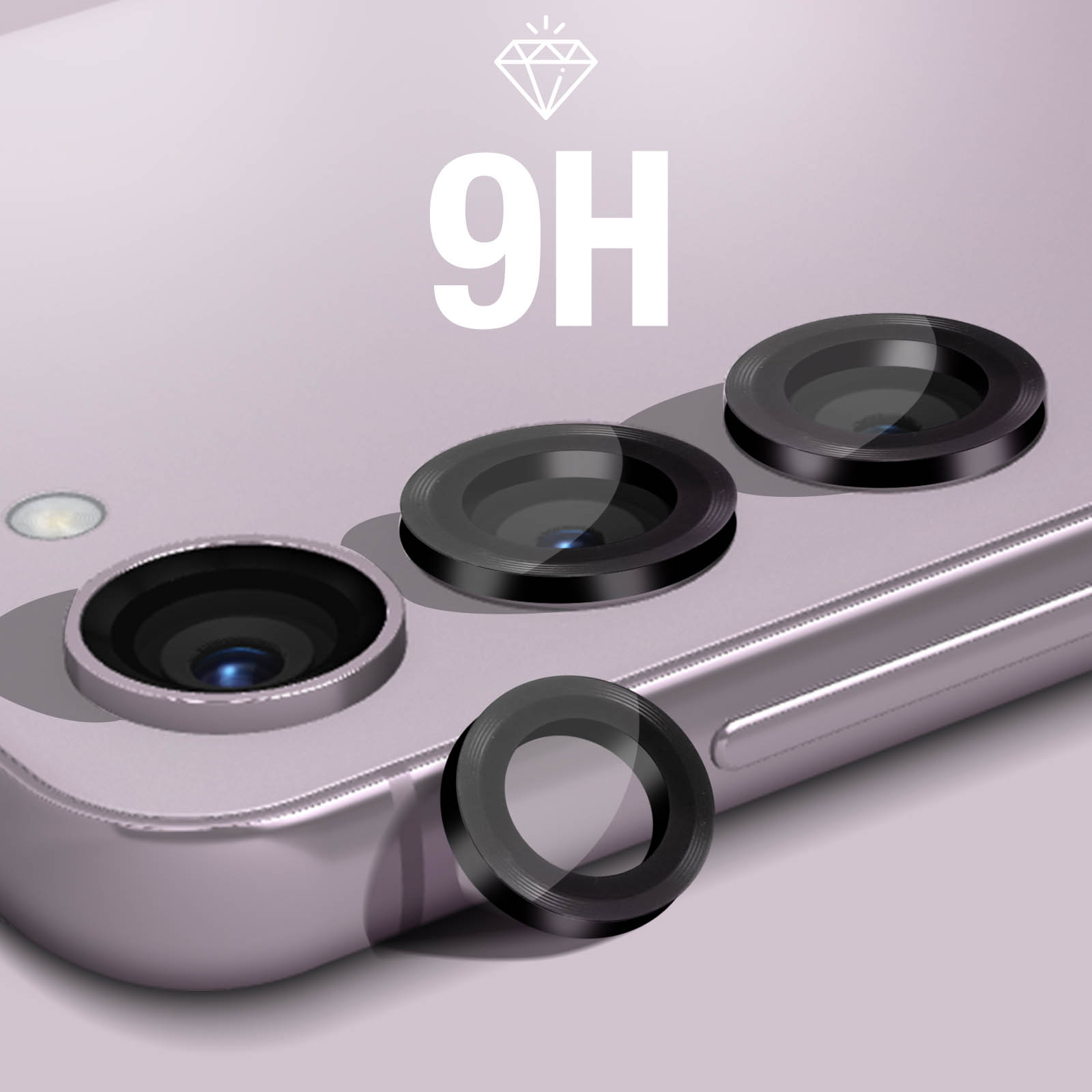 Gros plan sur les objectifs de l'appareil photo du téléphone. Trois lentilles. L'arrière-plan est de couleur rose flou.