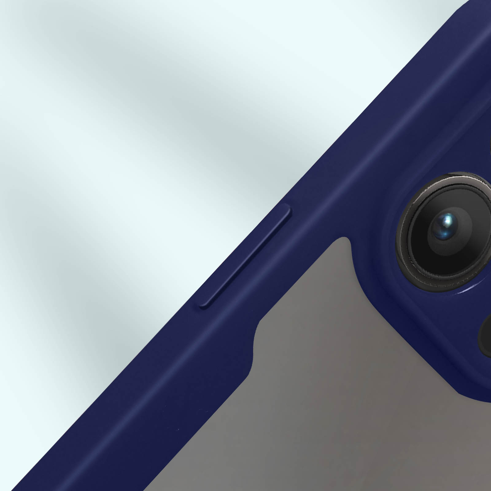 Close-up van een telefoonhoesje, marineblauw, met een knop aan de zijkant. Vage achtergrond.