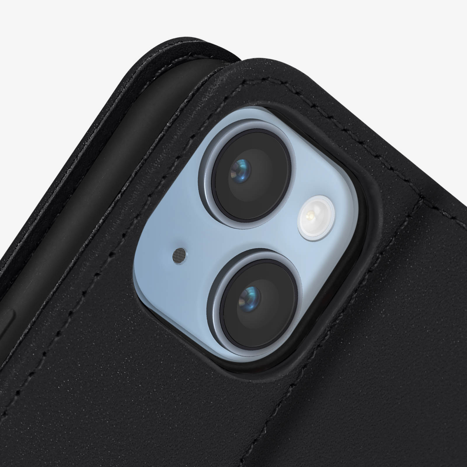 Close-up van een telefoon met een zwarte hoes. Cameralenzen zijn zichtbaar.