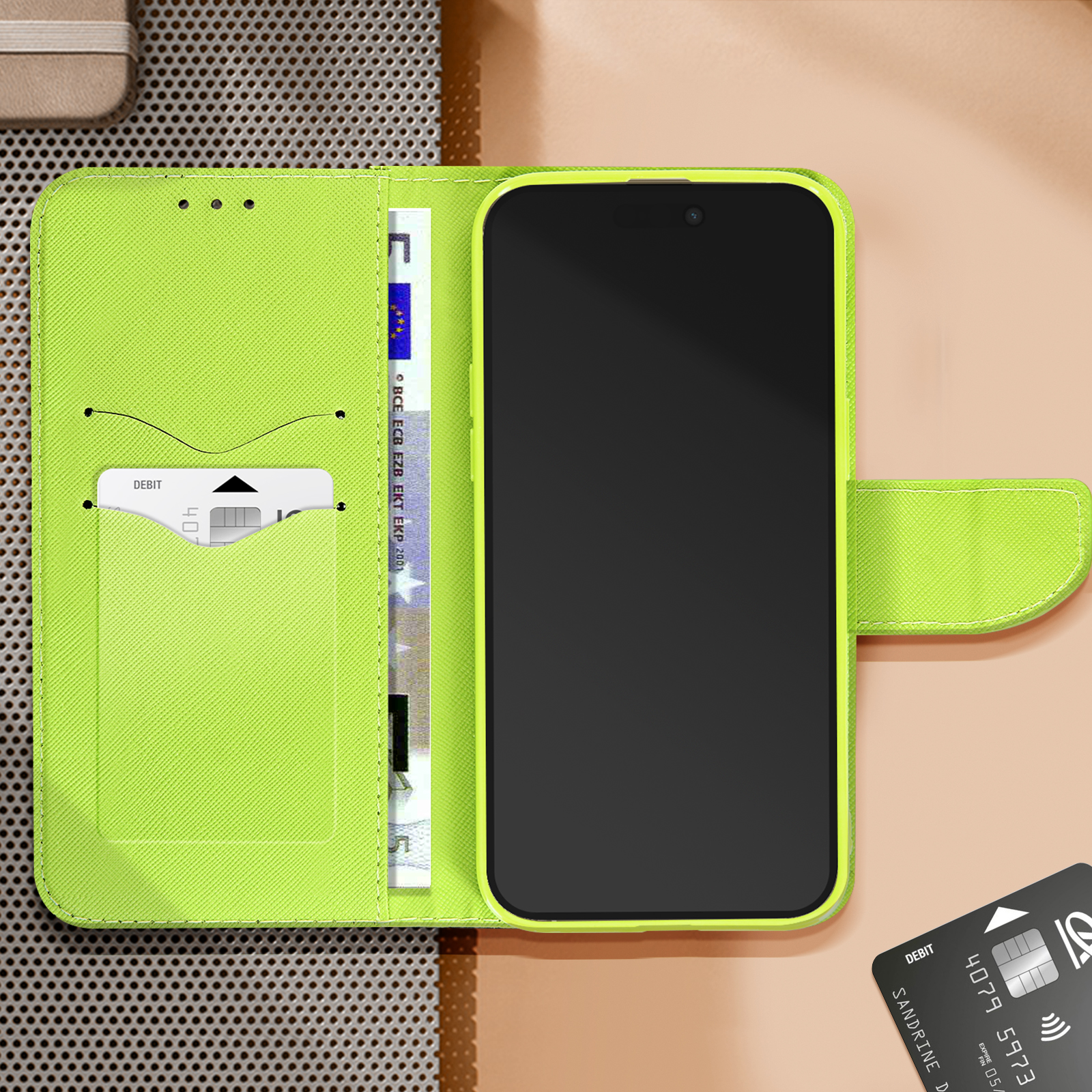 Una custodia per telefono verde lime con un telefono, una carta di debito e una banconota in euro.
