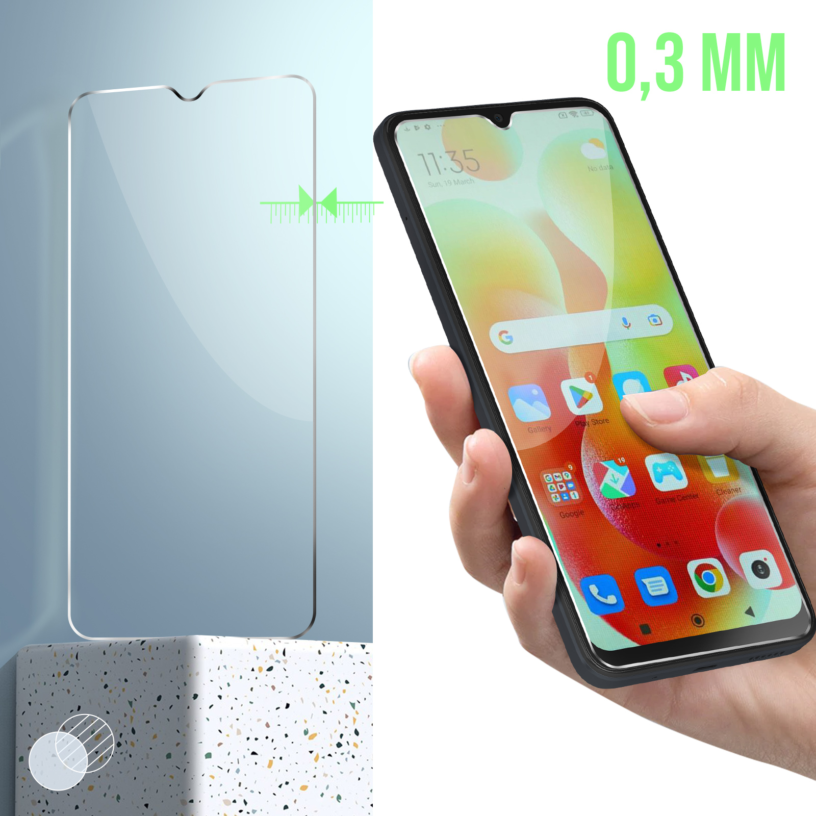 Een hand die een telefoon vasthoudt met een schermbeschermer en telefoonhoesje. Tekst: '0,3 mm'. Groene en blauwe achtergrond.