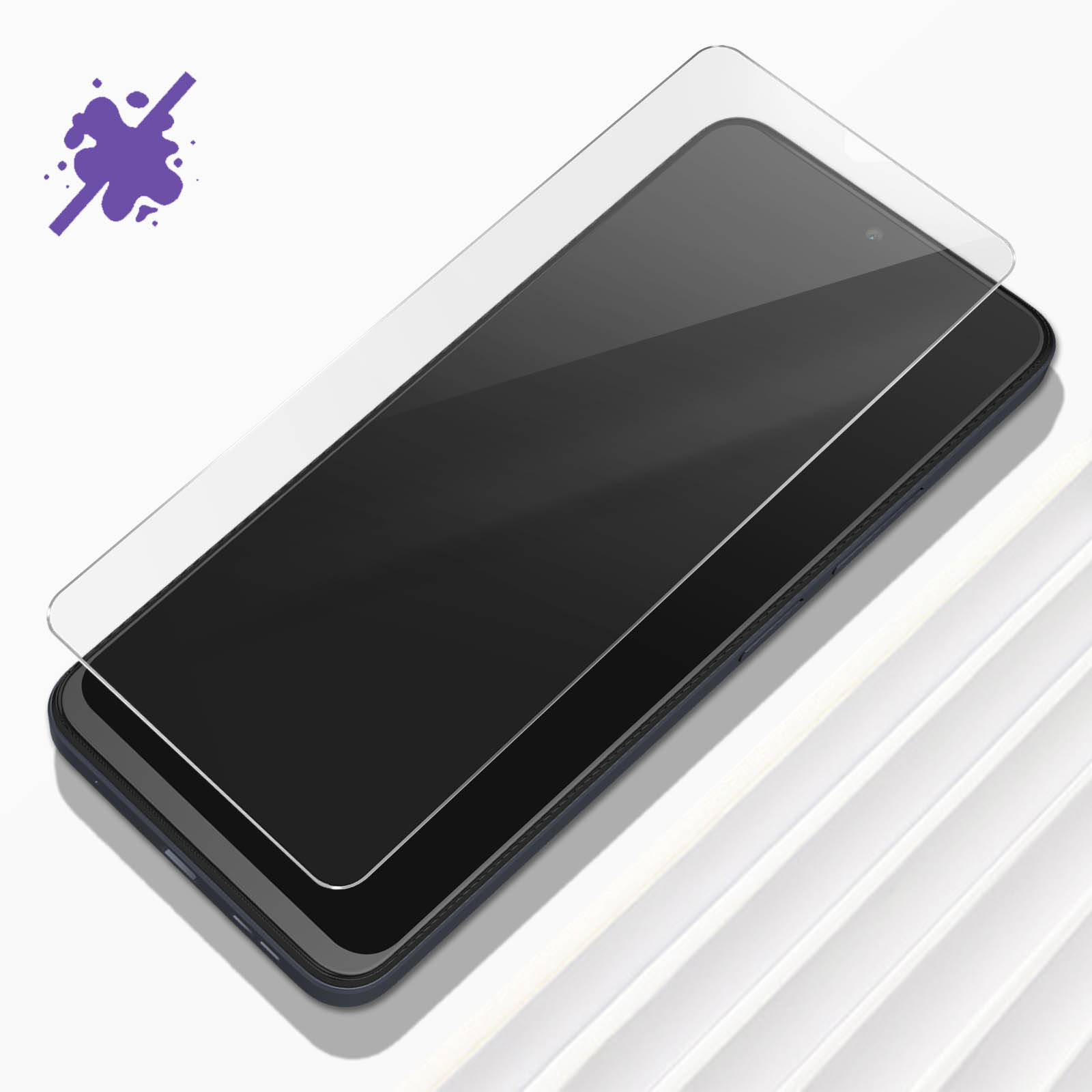Smartphone nero con protezione schermo. Sfondo bianco con motivo lineare sottile.