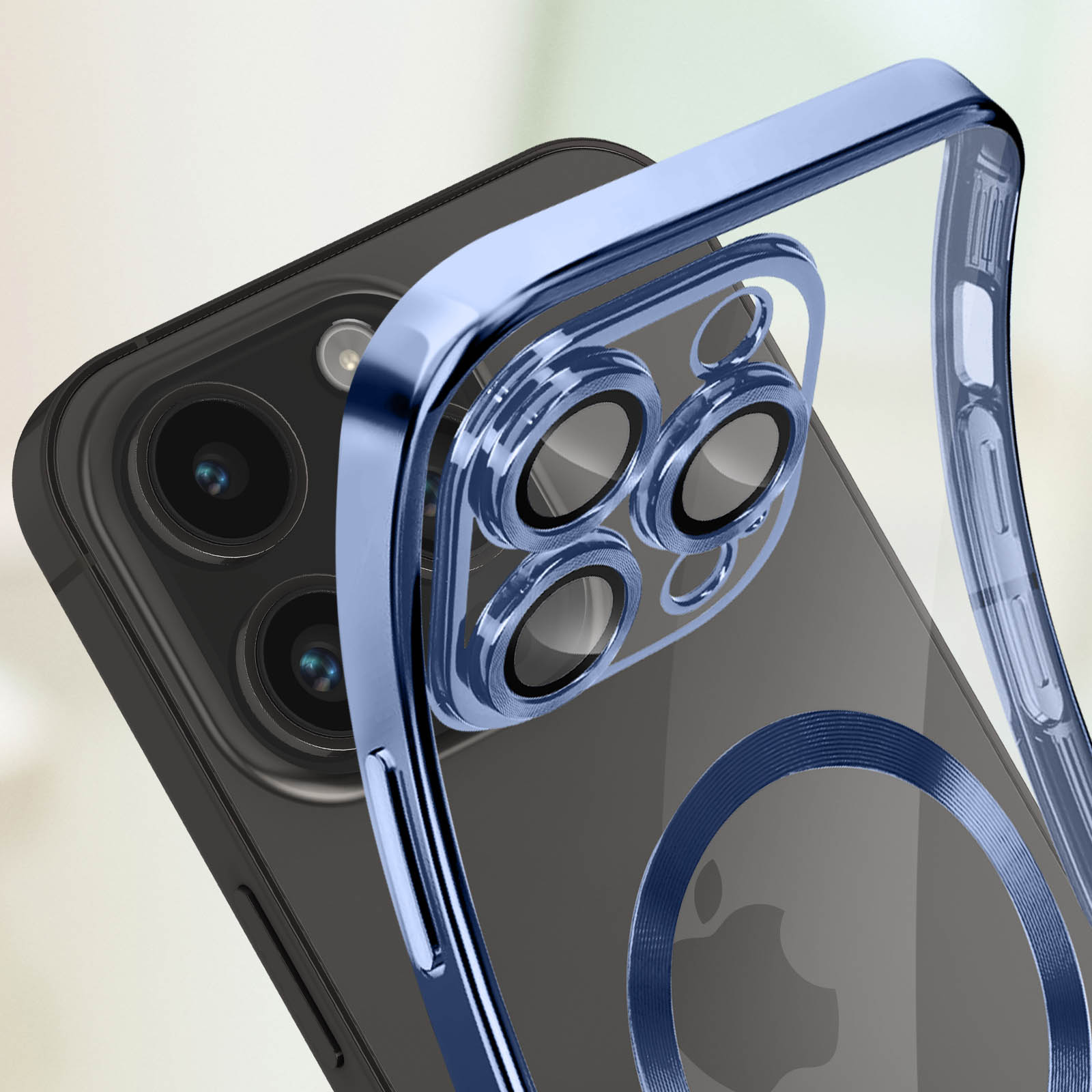 Custodia blu per telefono con retro trasparente. Tre obiettivi della fotocamera. Telefono nero all'interno della custodia. Logo Apple visibile.