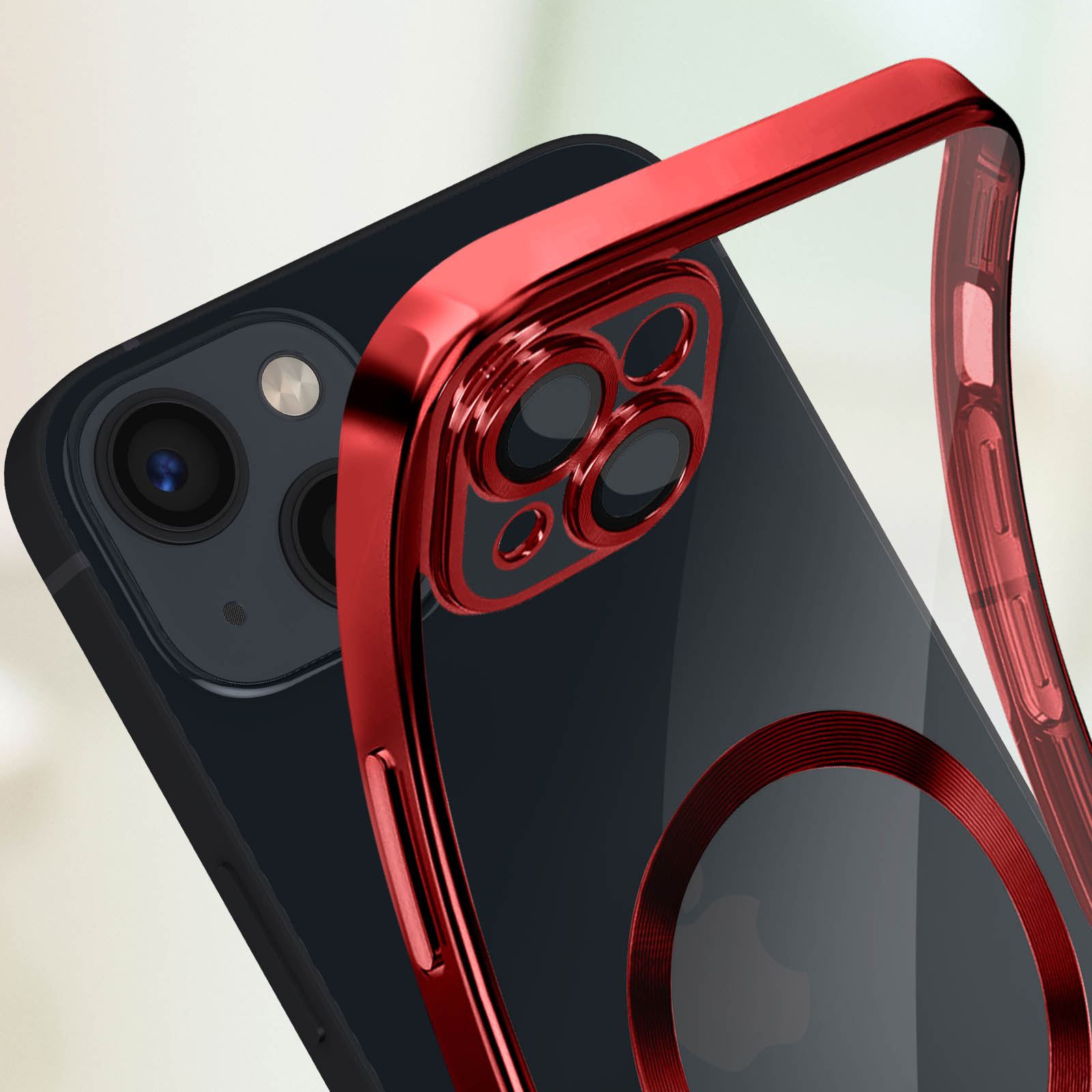 Gros plan sur coque rouge sur téléphone noir. Lentilles de l'appareil photo visibles.