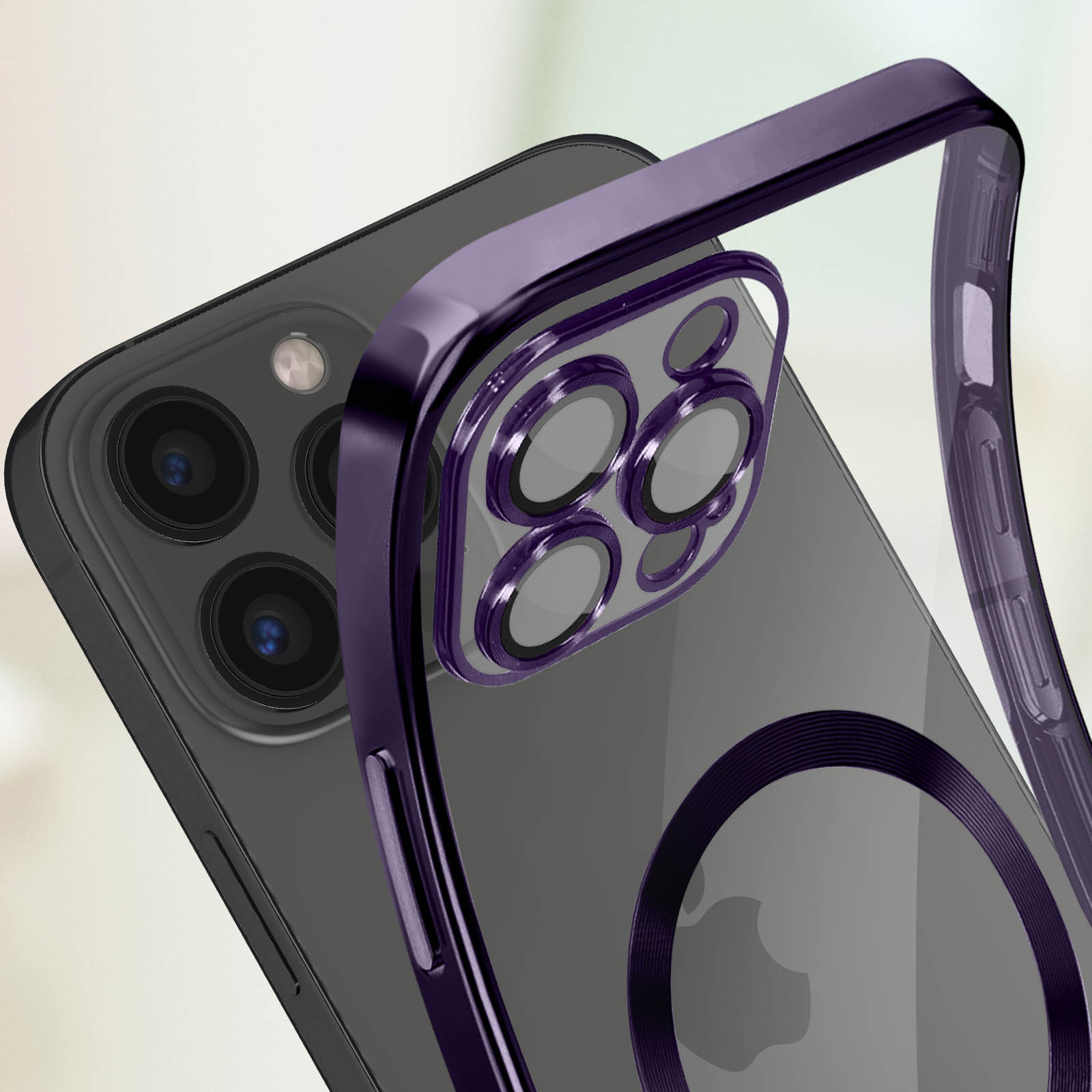 Coque de téléphone violette, transparente avec bord violet. Le téléphone a des caméras. L'arrière est net.