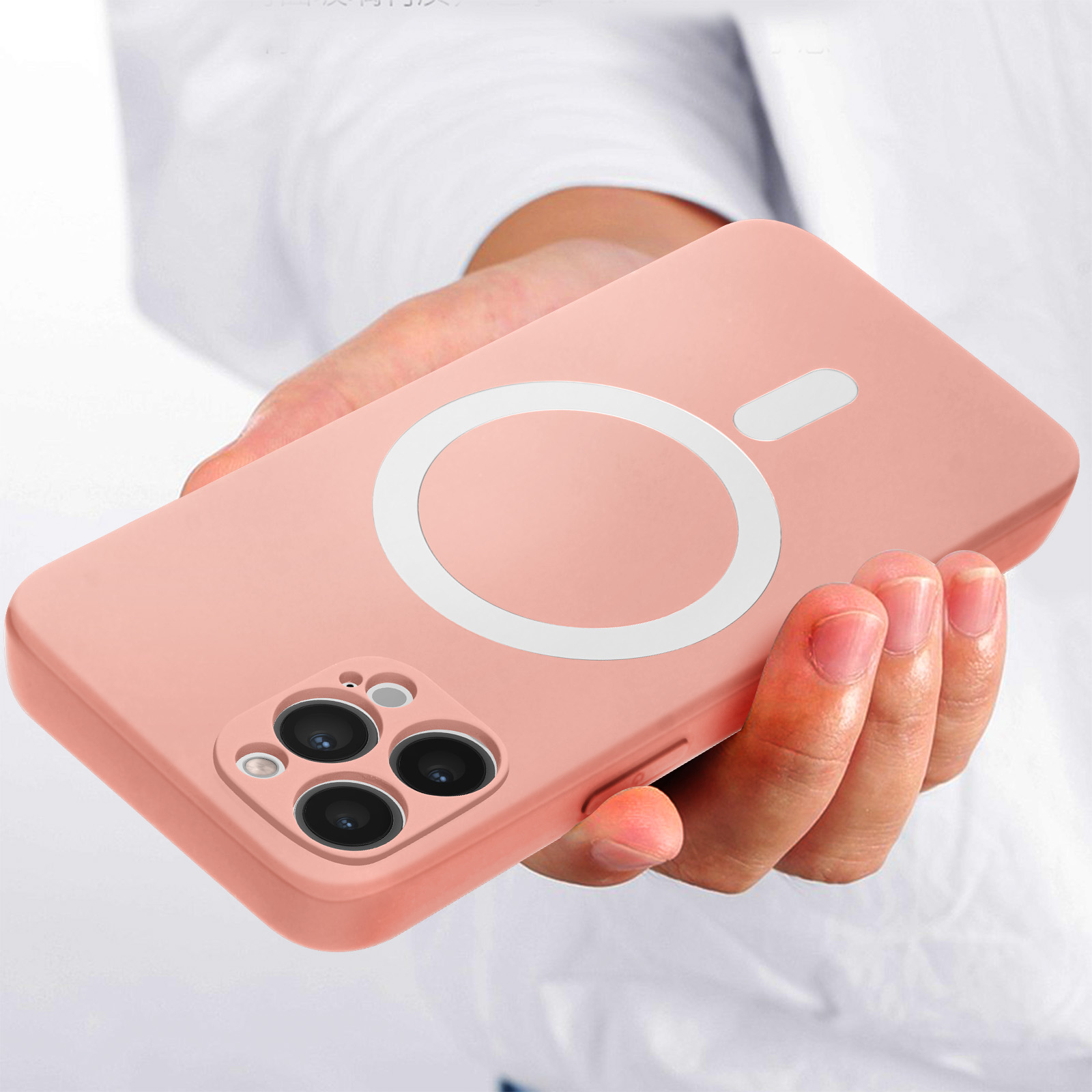 Una persona tiene in mano una custodia rosa con un design circolare bianco.