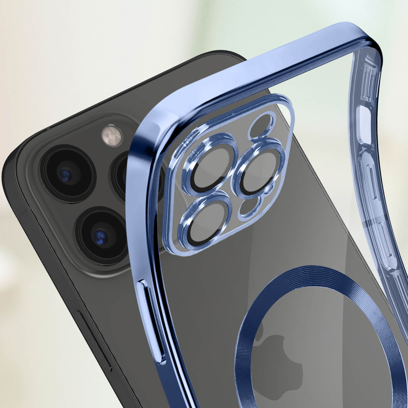 Custodia per telefono con finiture blu attorno alla fotocamera e al telefono. Il telefono è nero.