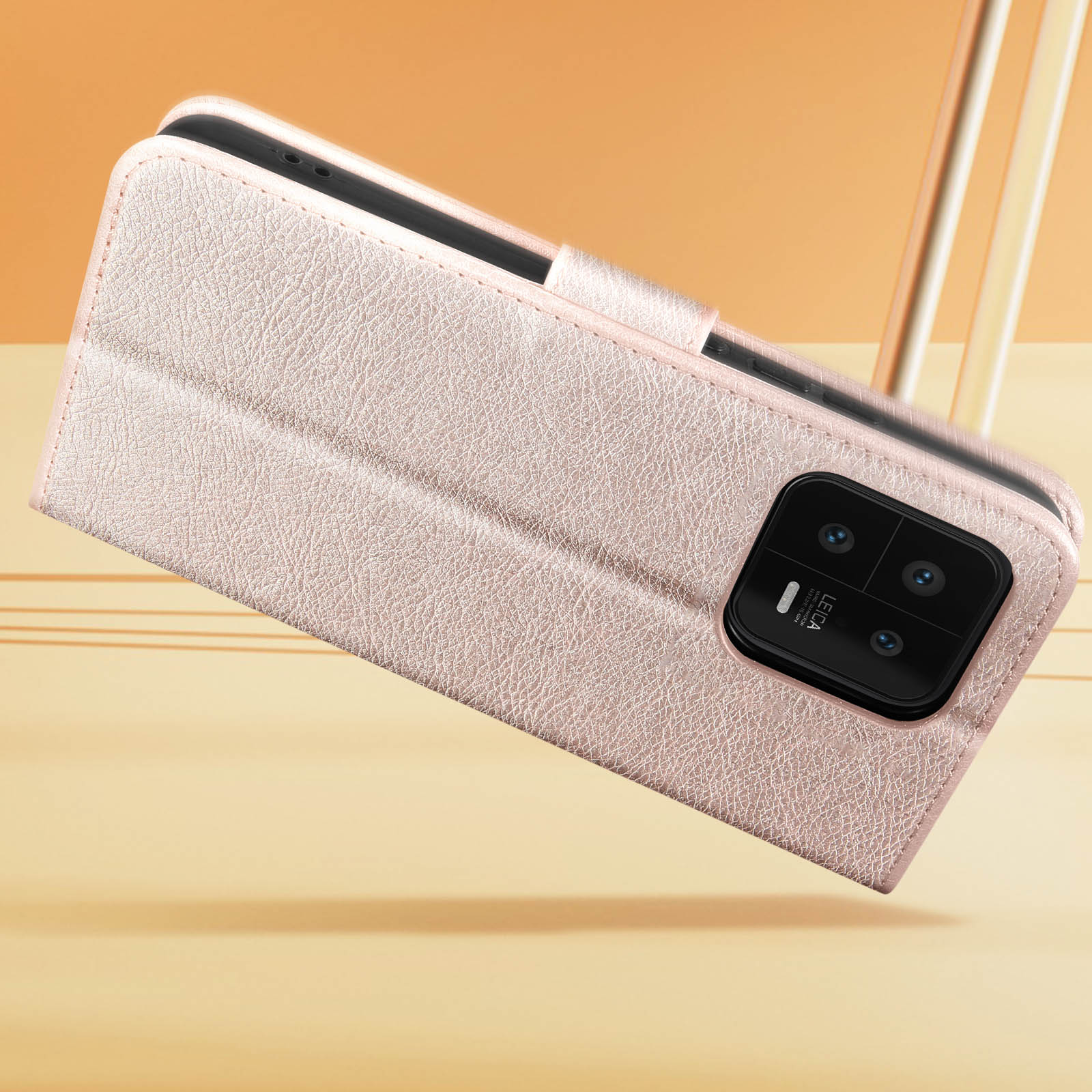 Étui de téléphone rose avec objectifs d'appareil photo Leica, ouvert et incliné.
